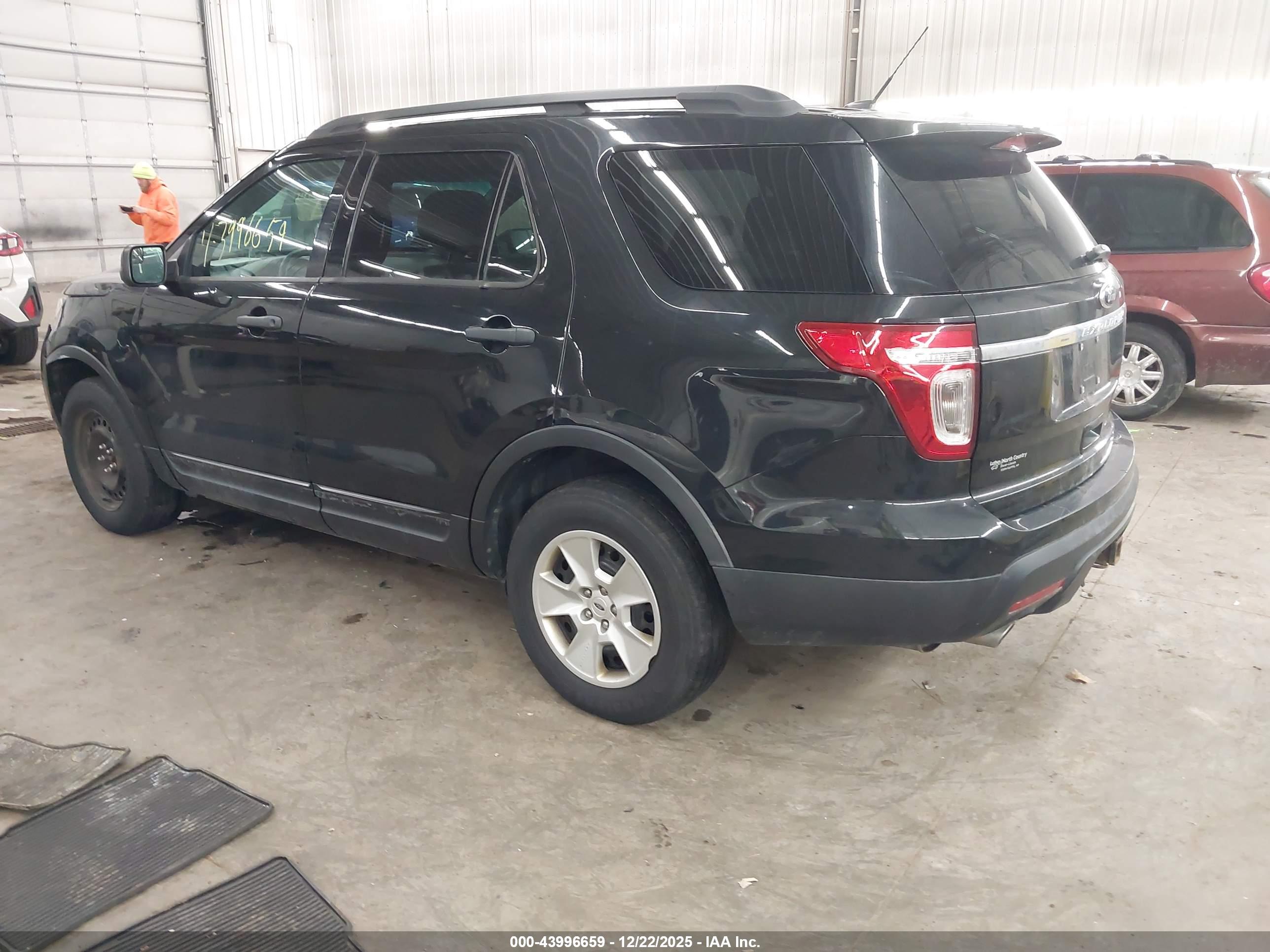 FORD EXPLORER image 3