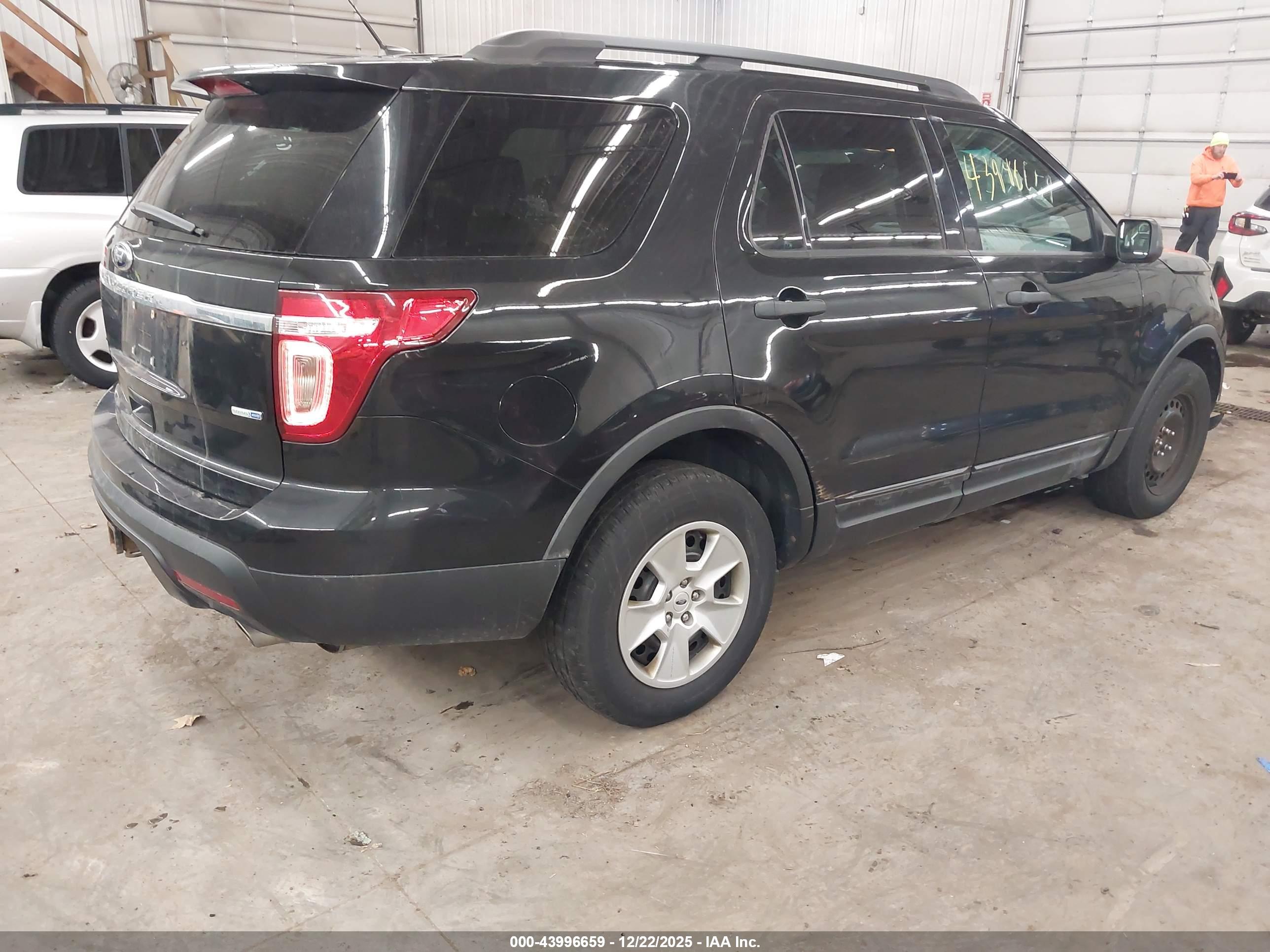FORD EXPLORER image 4