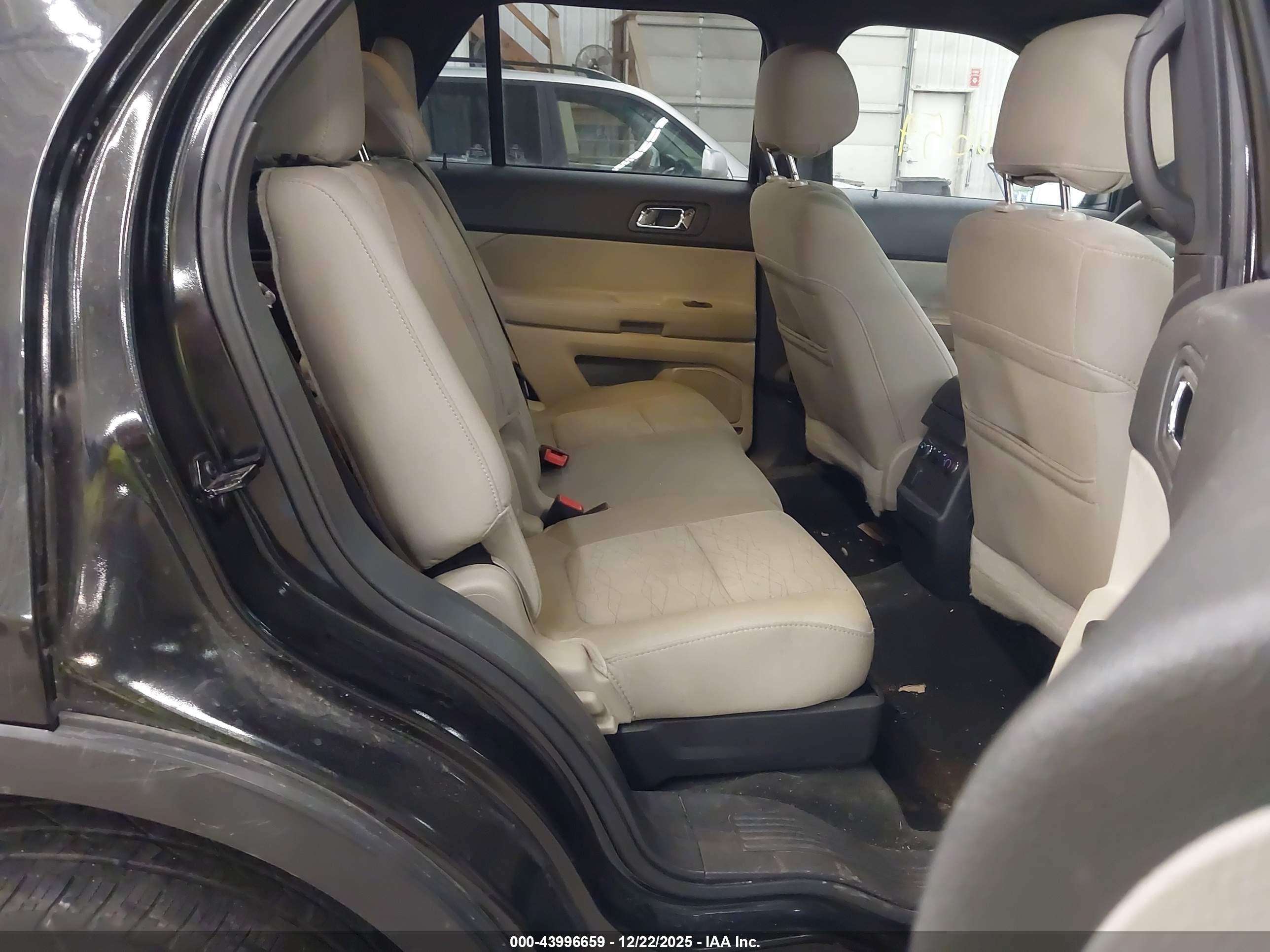 FORD EXPLORER image 8