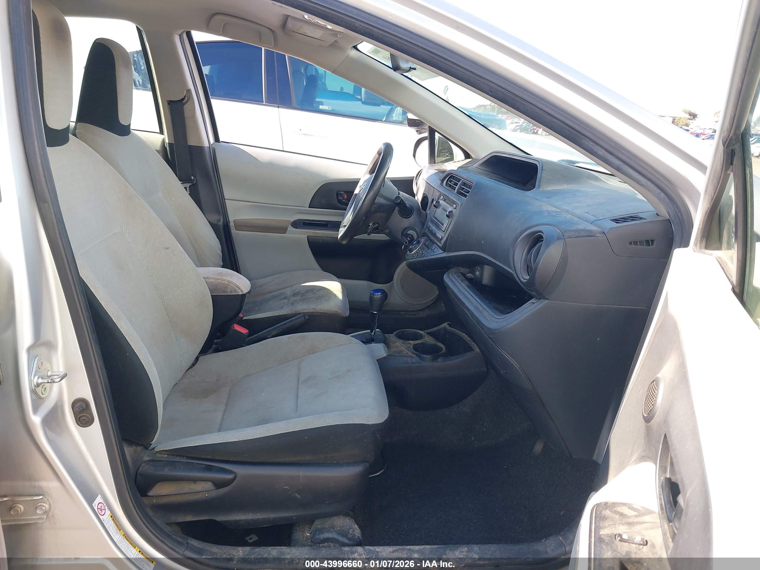 TOYOTA PRIUS image 5