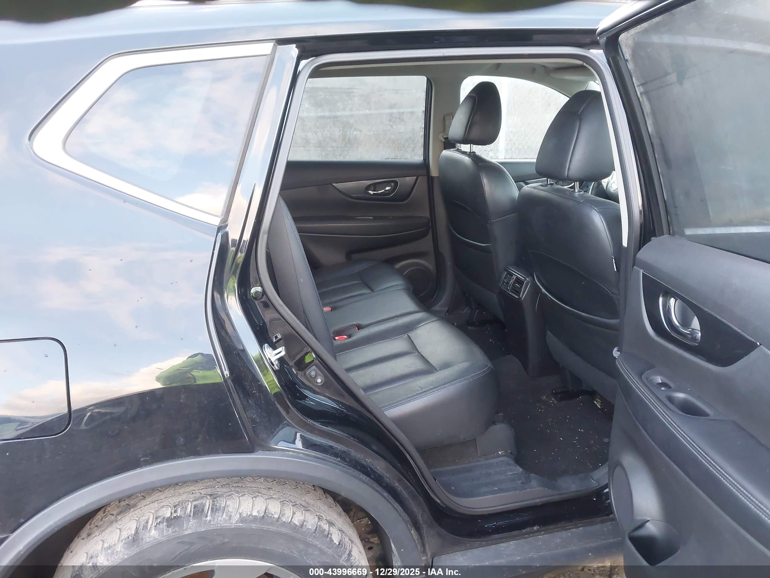 NISSAN ROGUE image 8