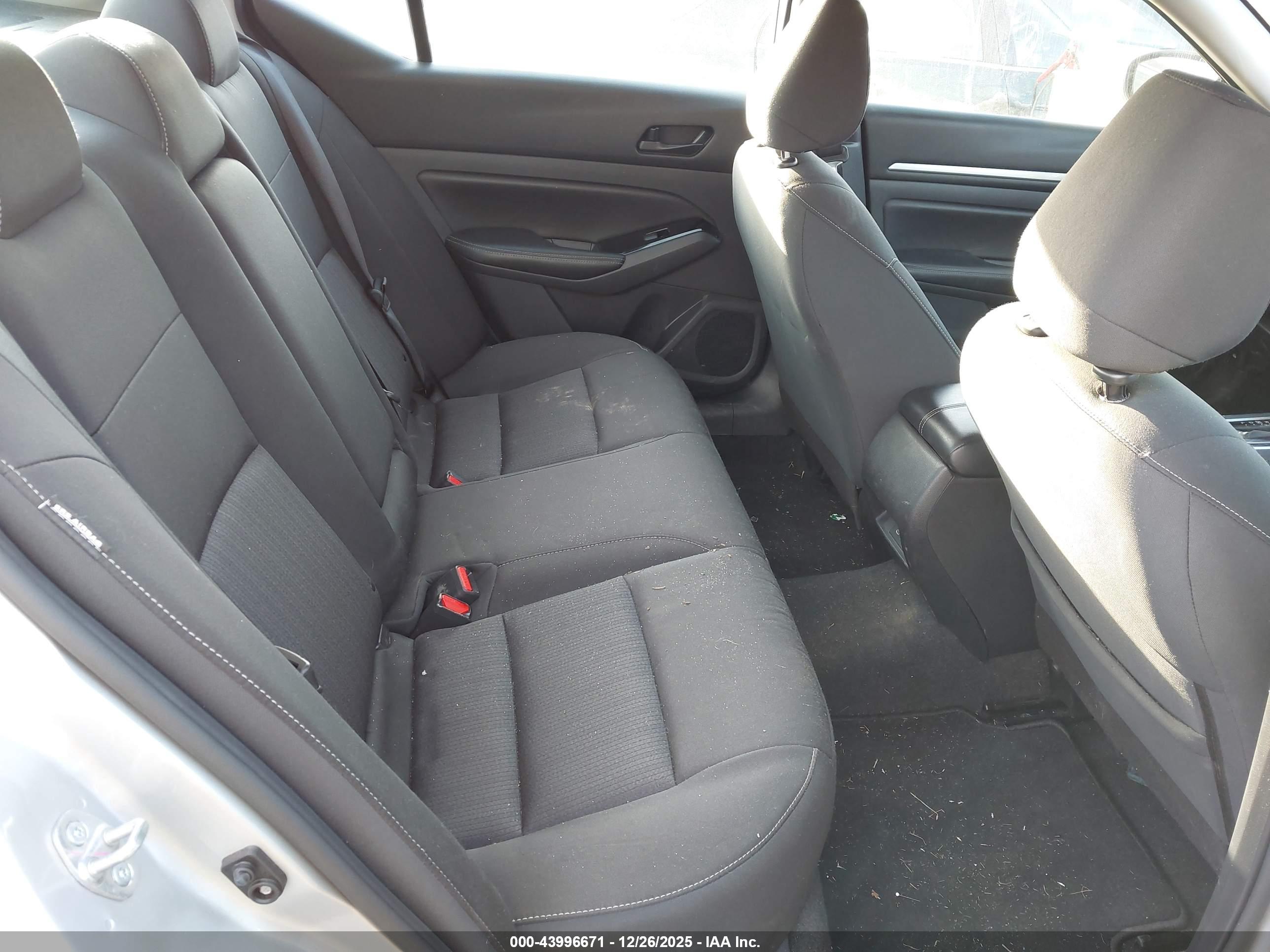 NISSAN ALTIMA image 8