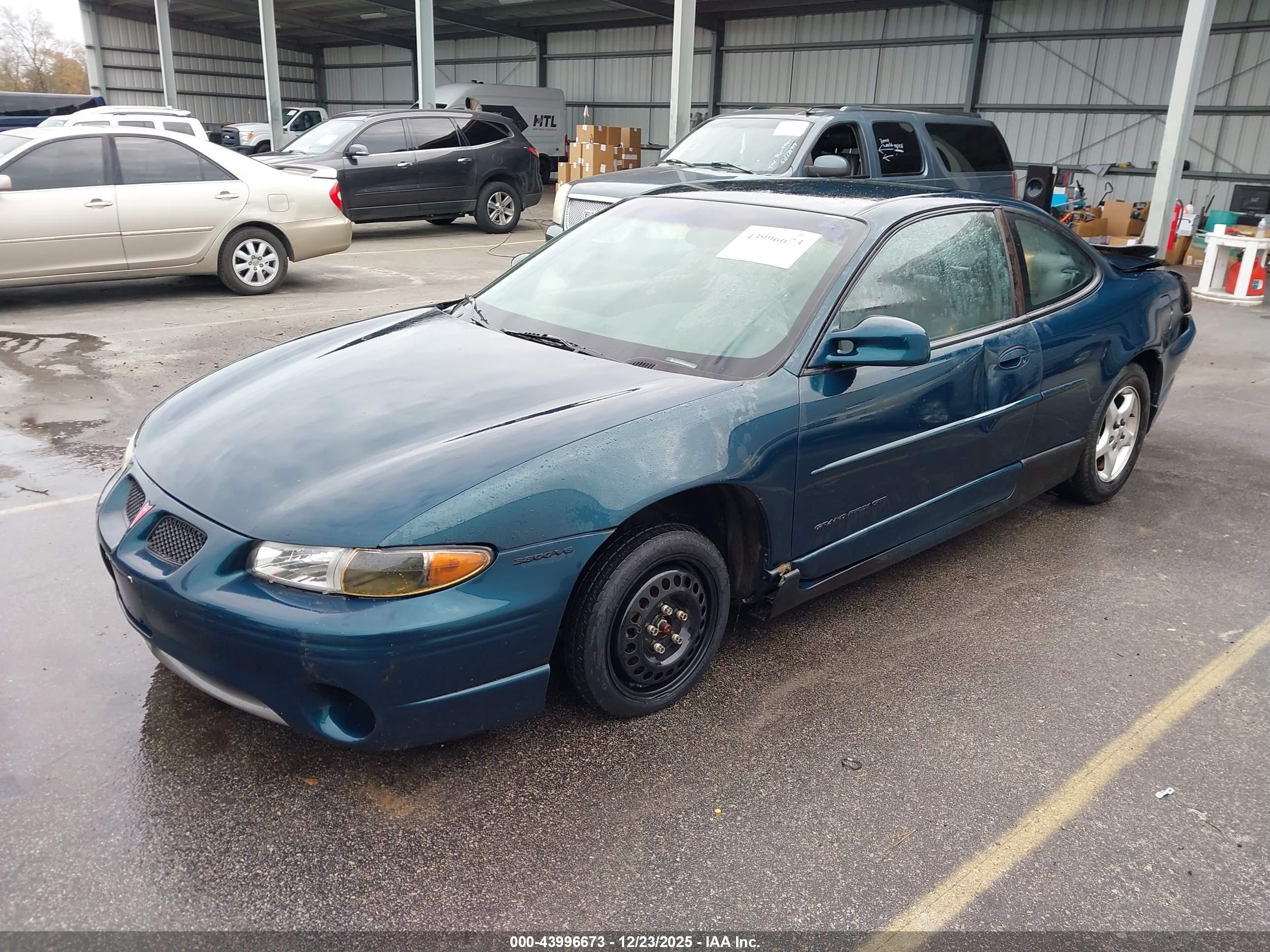 PONTIAC GRAND image 2