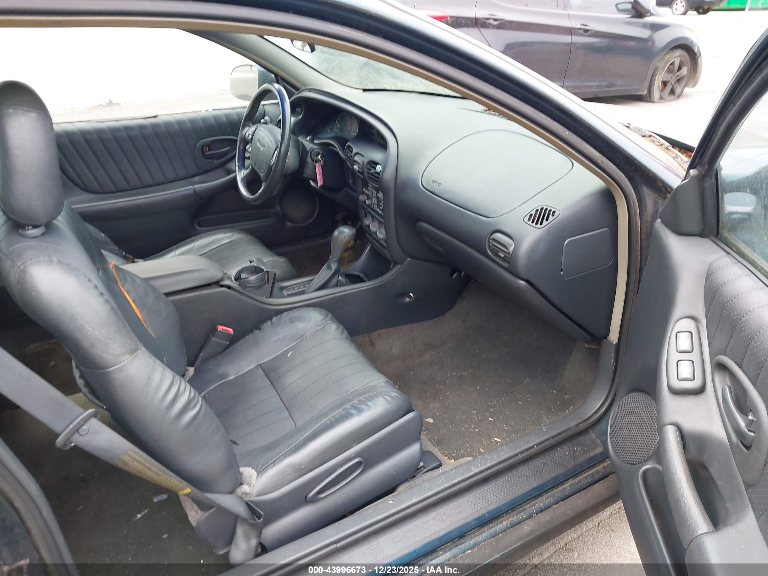 PONTIAC GRAND image 5