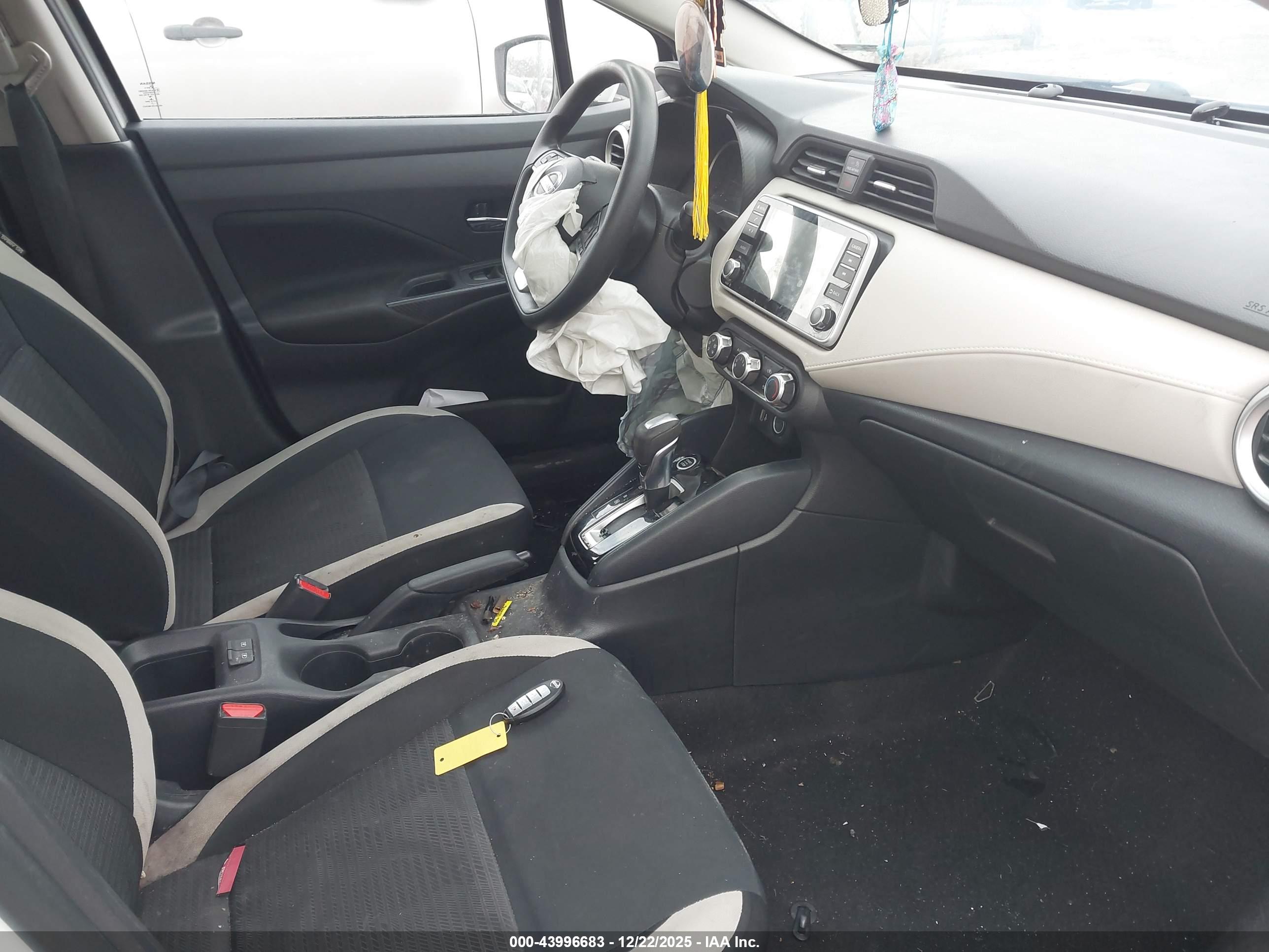 NISSAN VERSA image 5