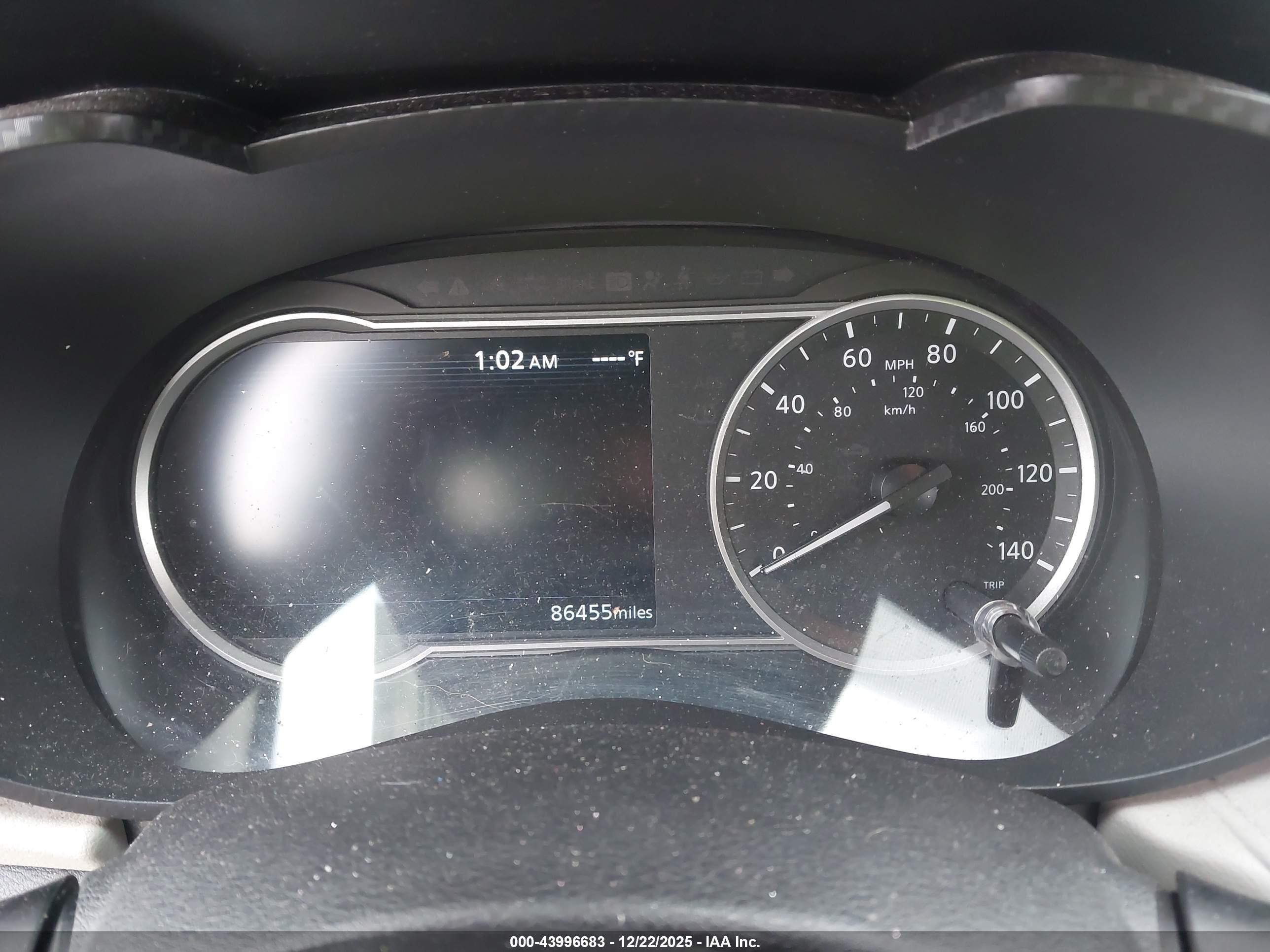 NISSAN VERSA image 7