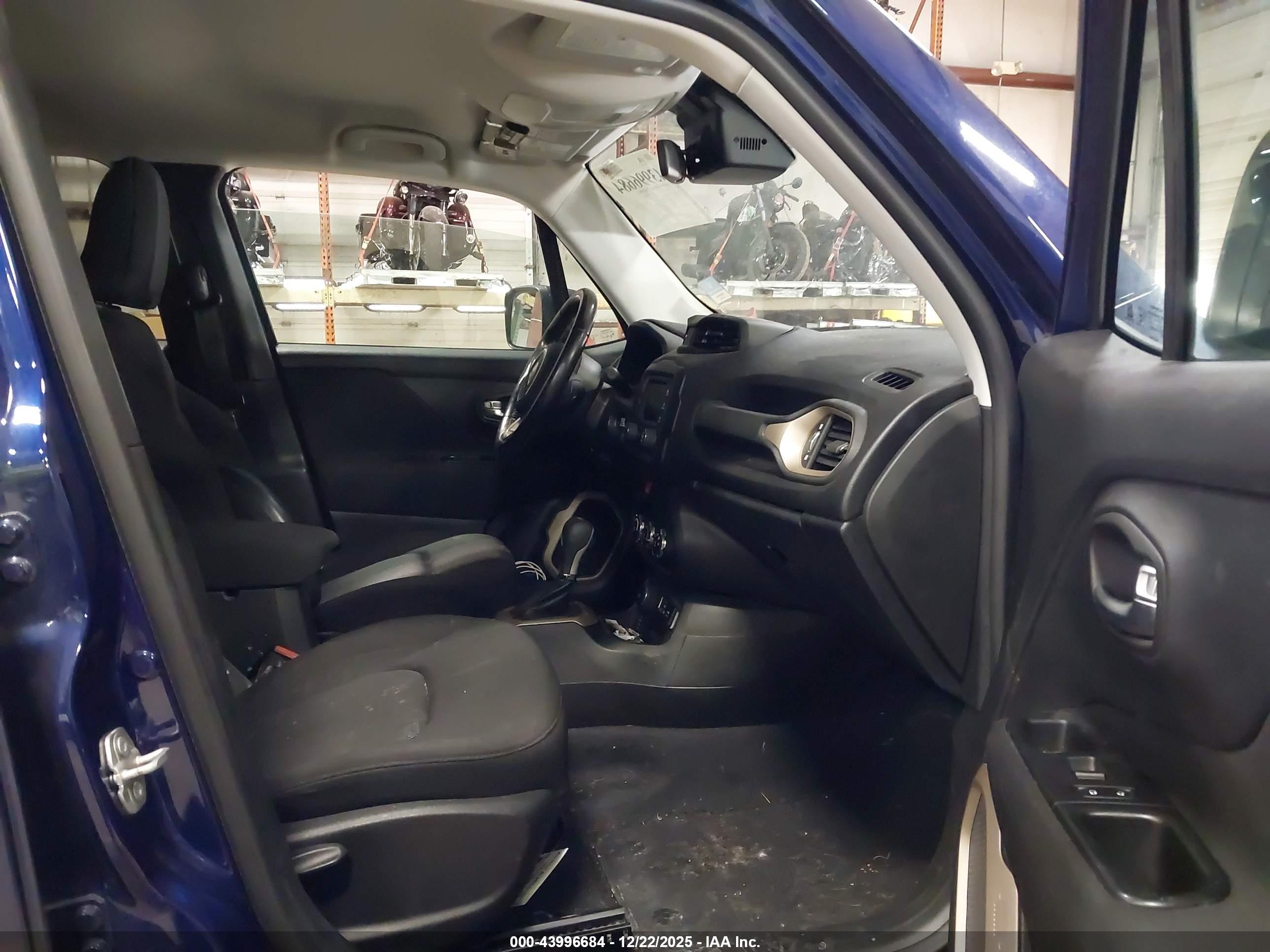 JEEP RENEGADE image 5