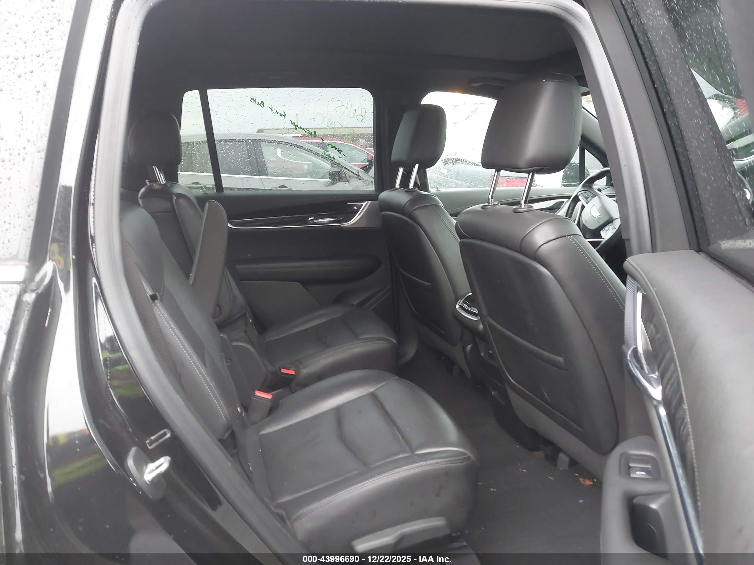 CADILLAC XT6 image 8