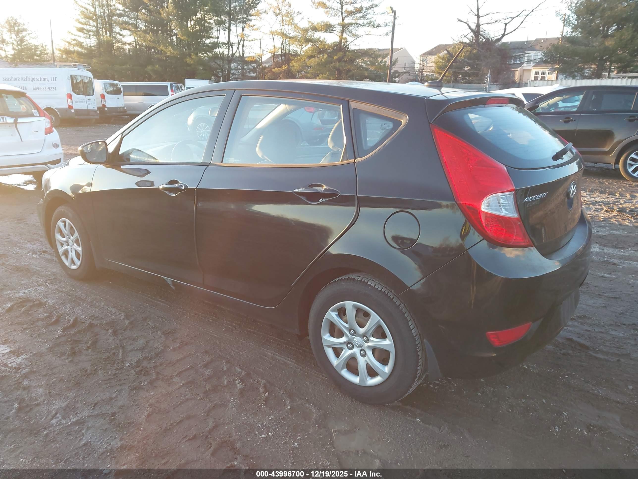 HYUNDAI ACCENT image 3