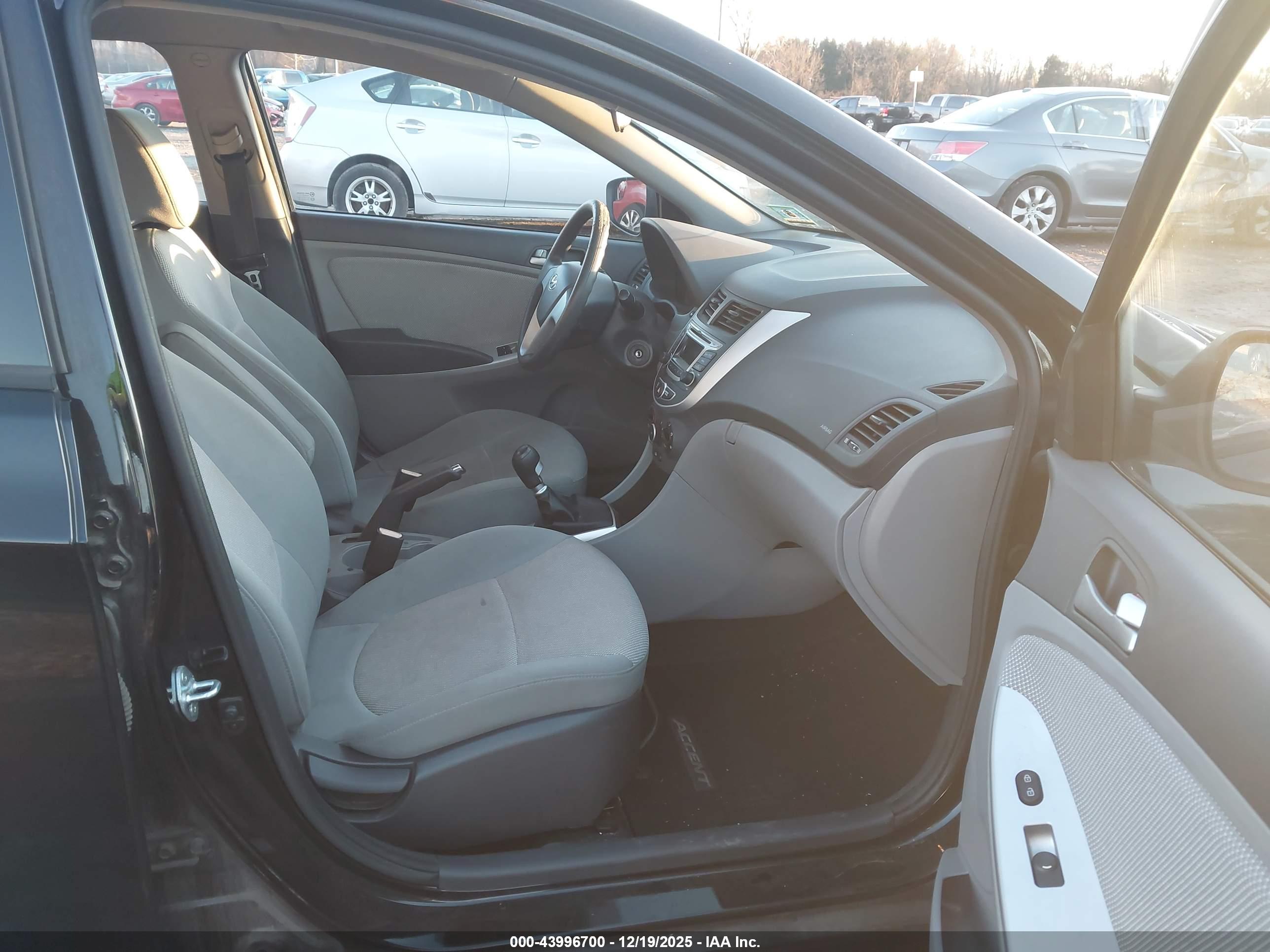 HYUNDAI ACCENT image 5