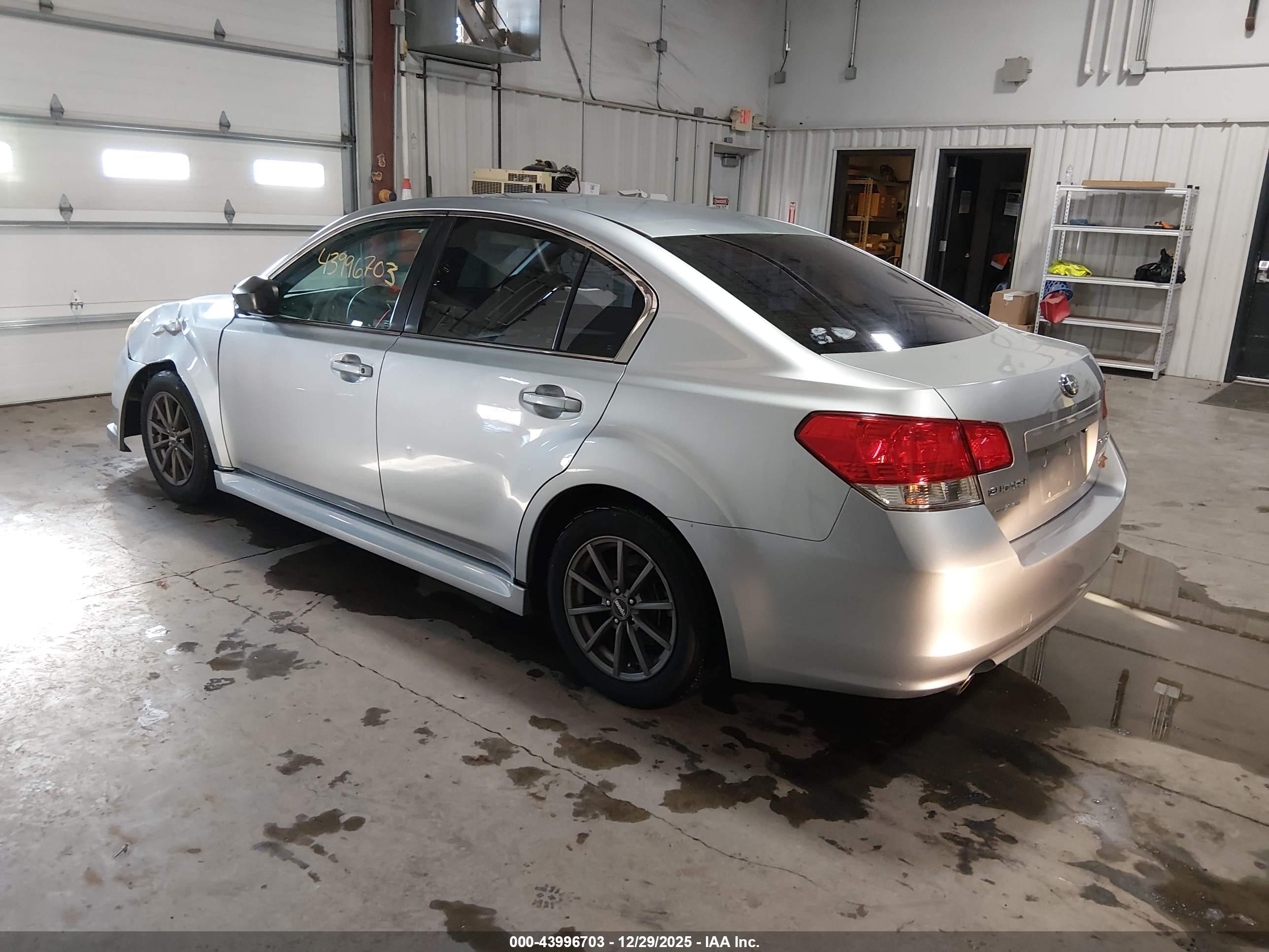 SUBARU LEGACY image 3