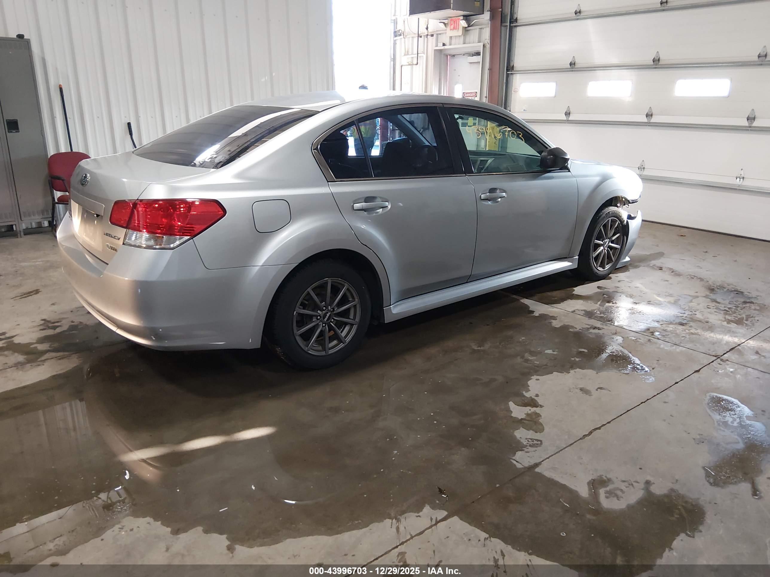 SUBARU LEGACY image 4