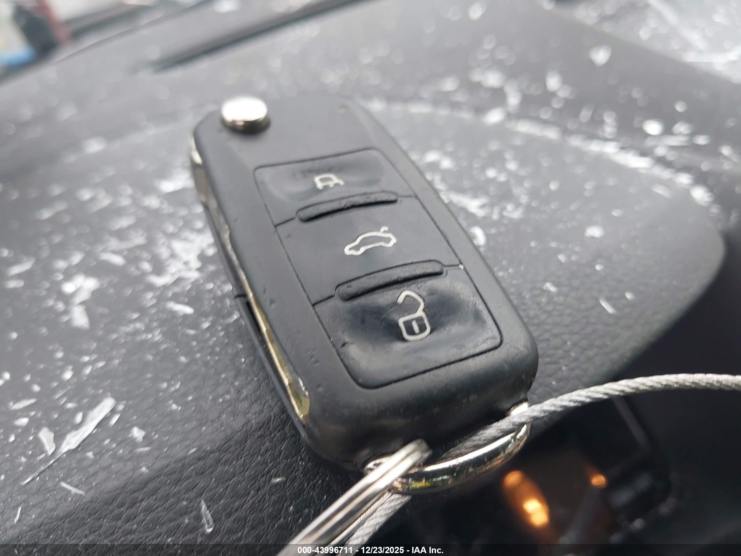 VOLKSWAGEN TIGUAN image 11