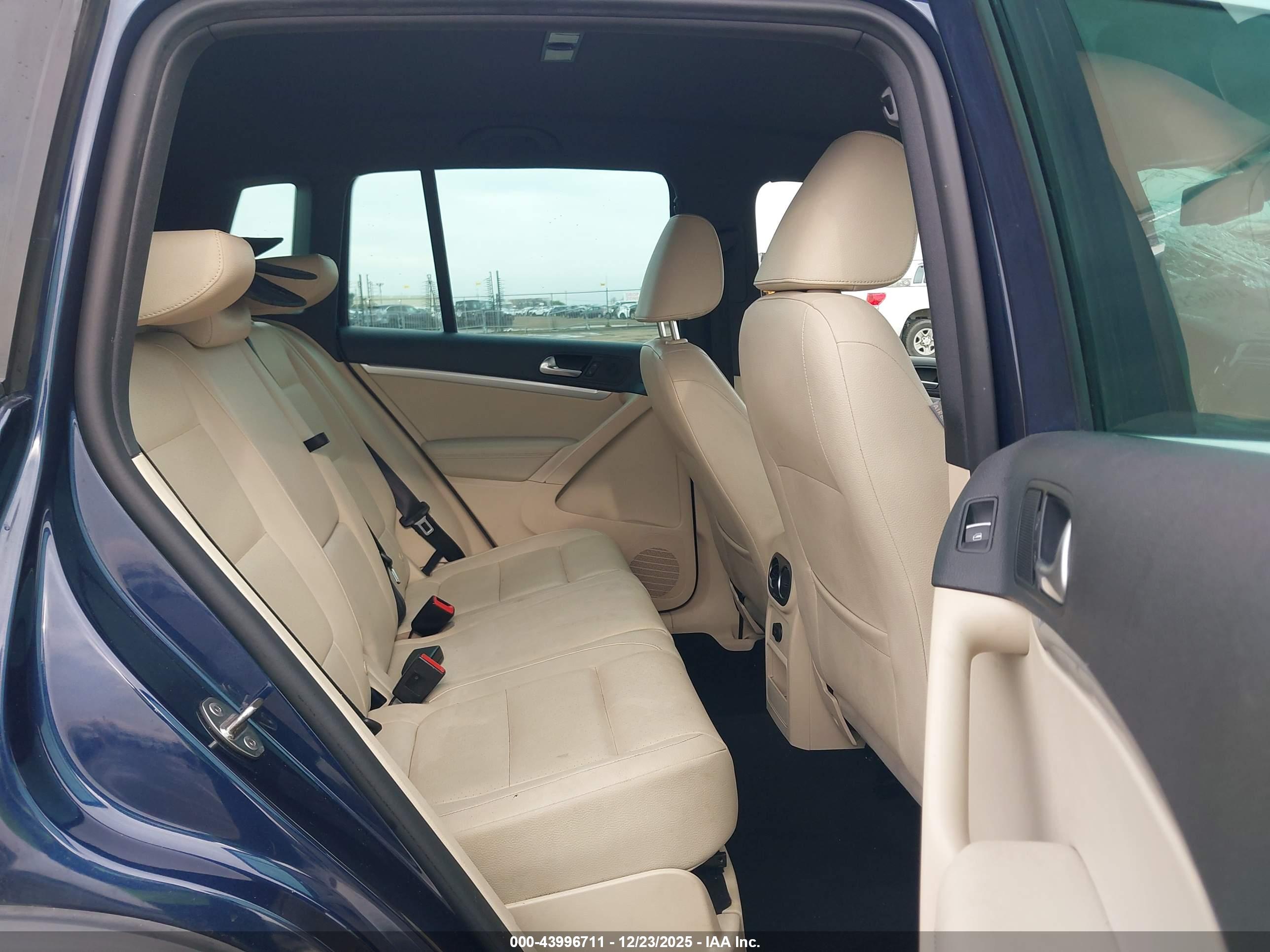 VOLKSWAGEN TIGUAN image 8