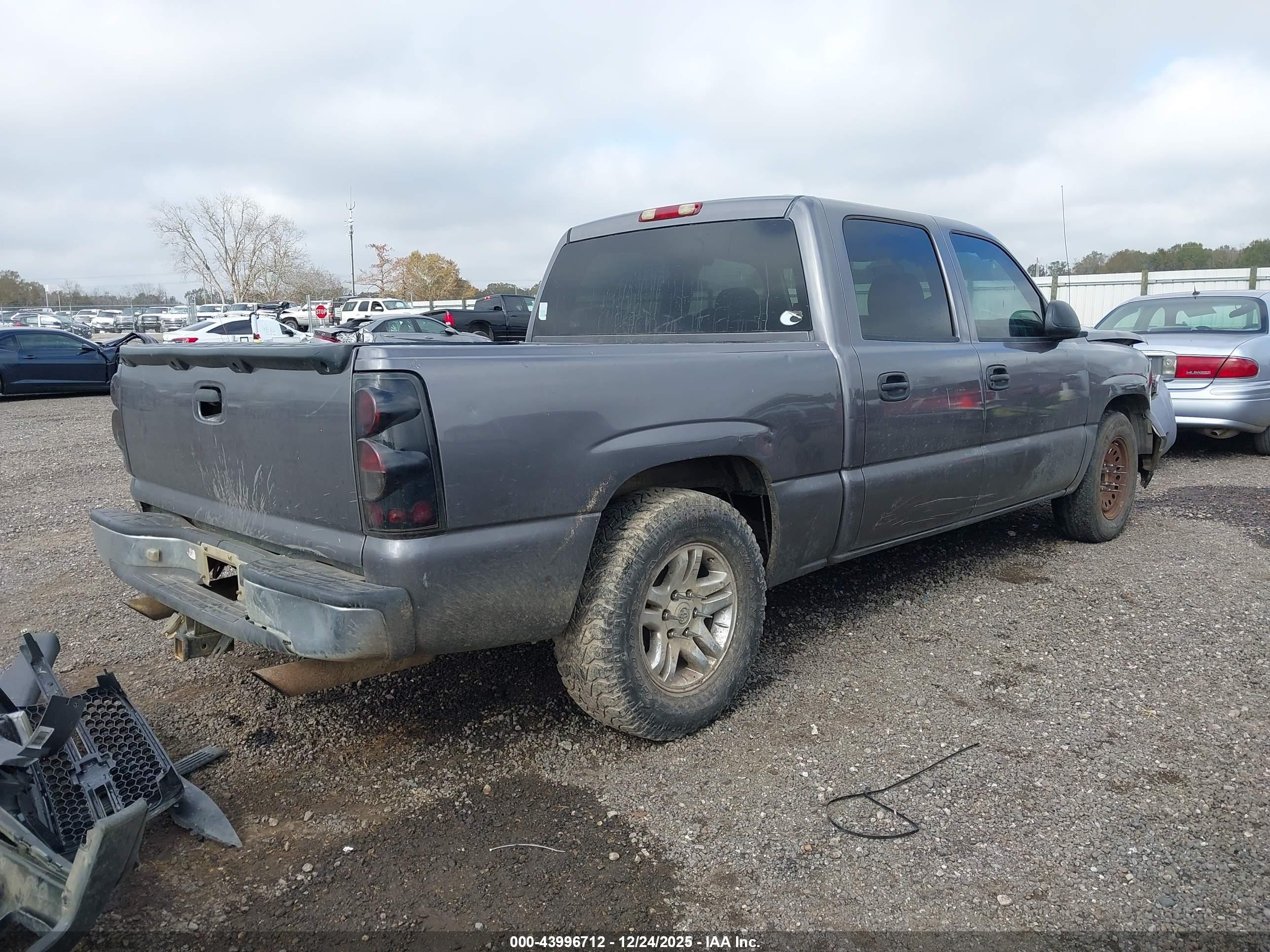 CHEVROLET SILVERADO image 4
