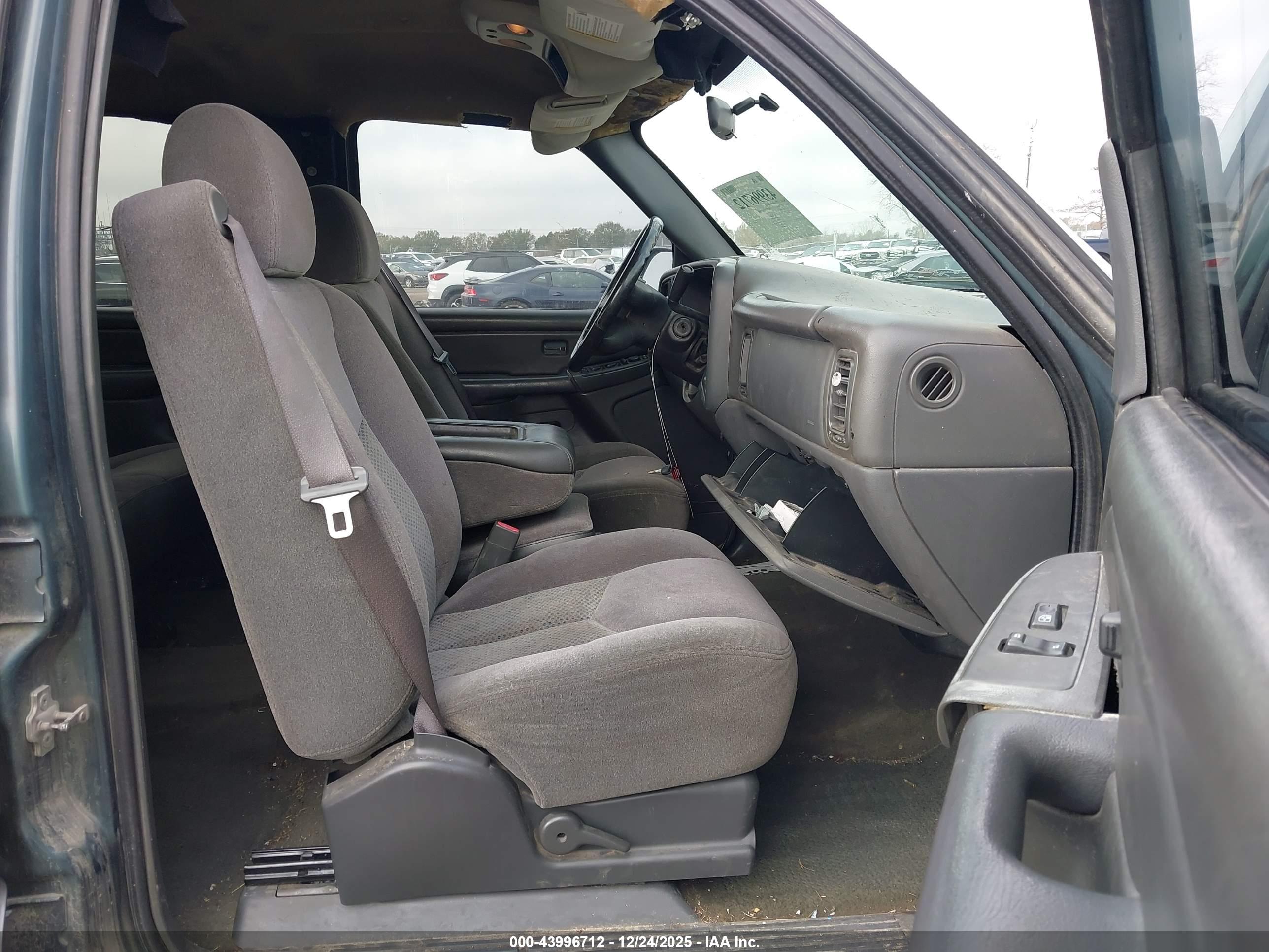 CHEVROLET SILVERADO image 5