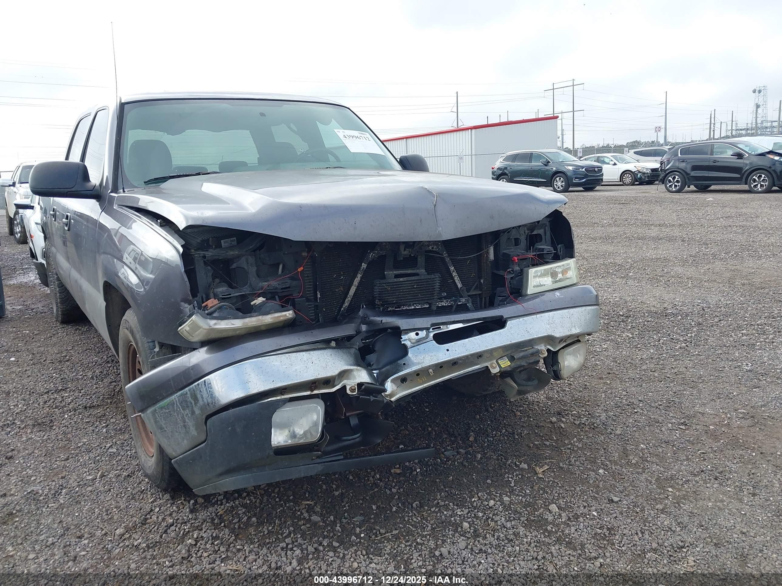 CHEVROLET SILVERADO image 6
