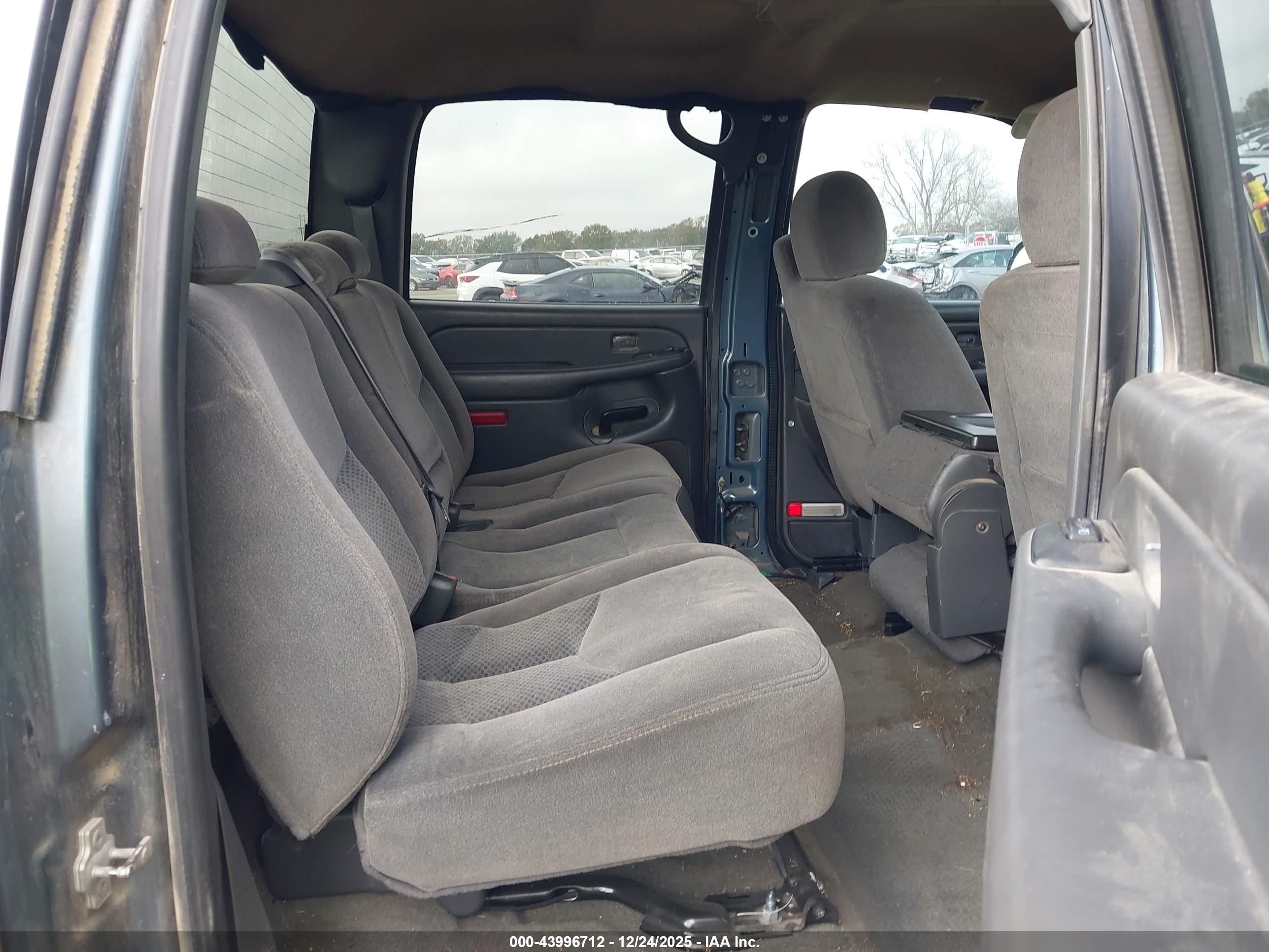 CHEVROLET SILVERADO image 8