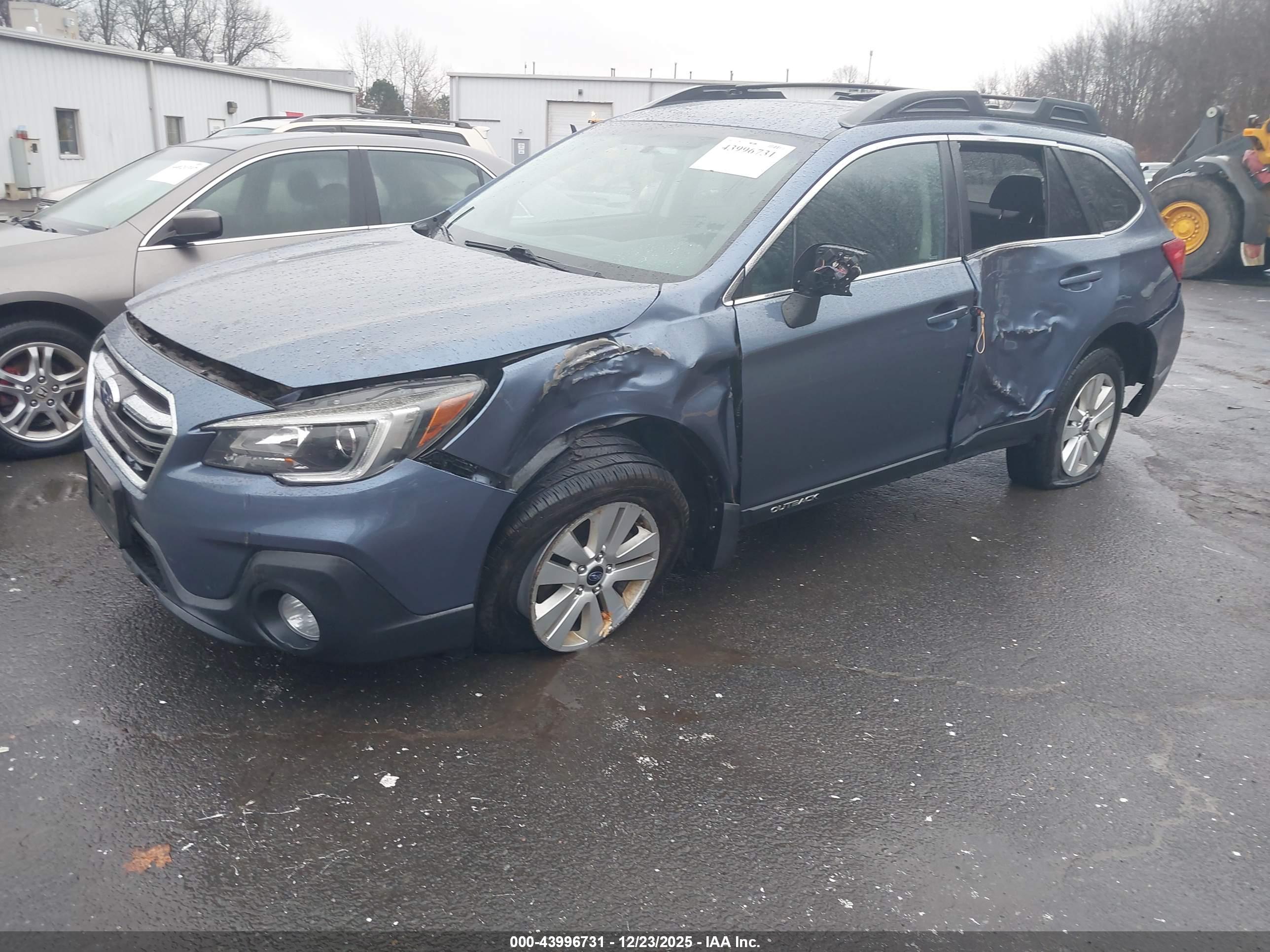 SUBARU OUTBACK image 2