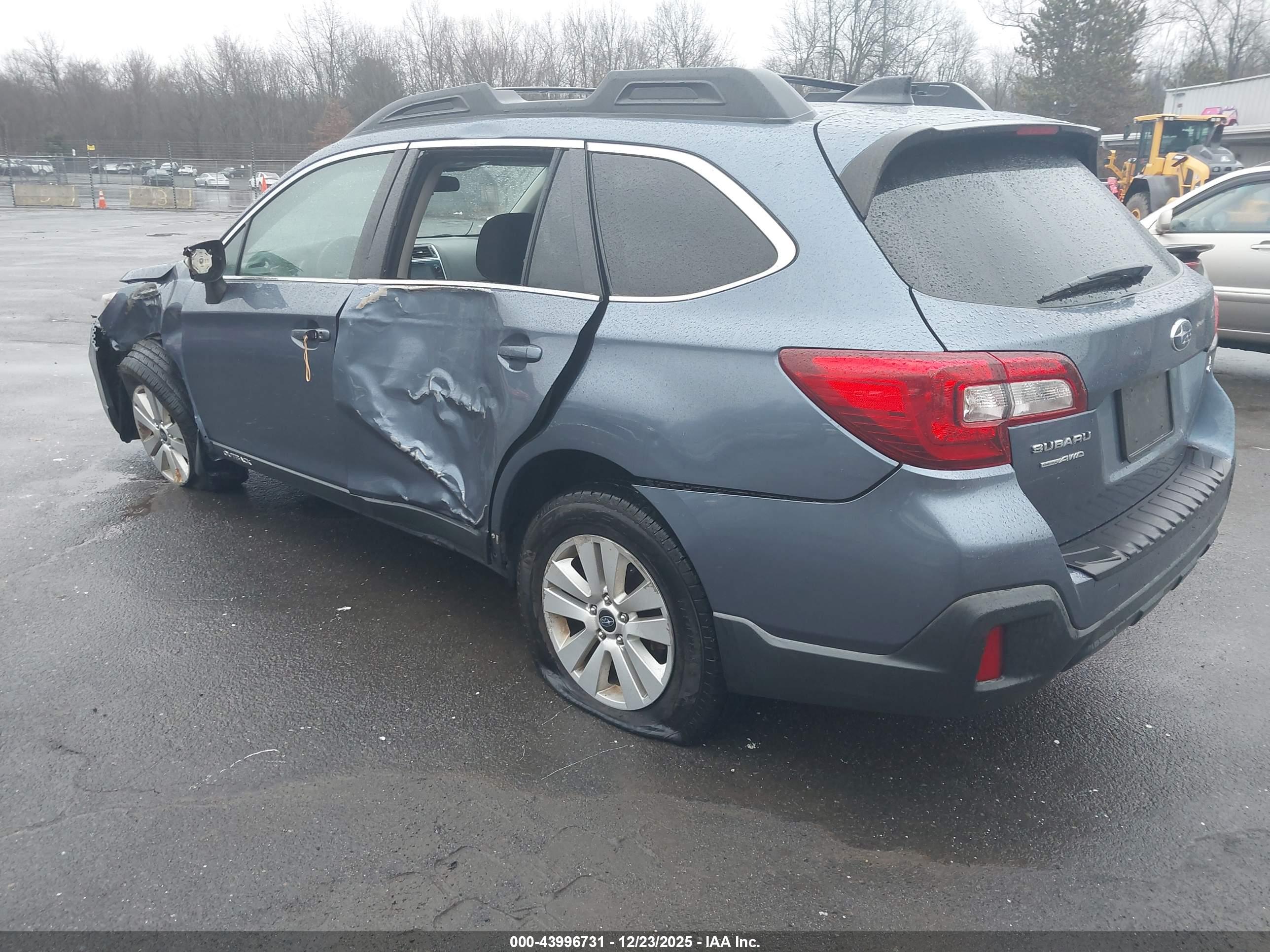 SUBARU OUTBACK image 3