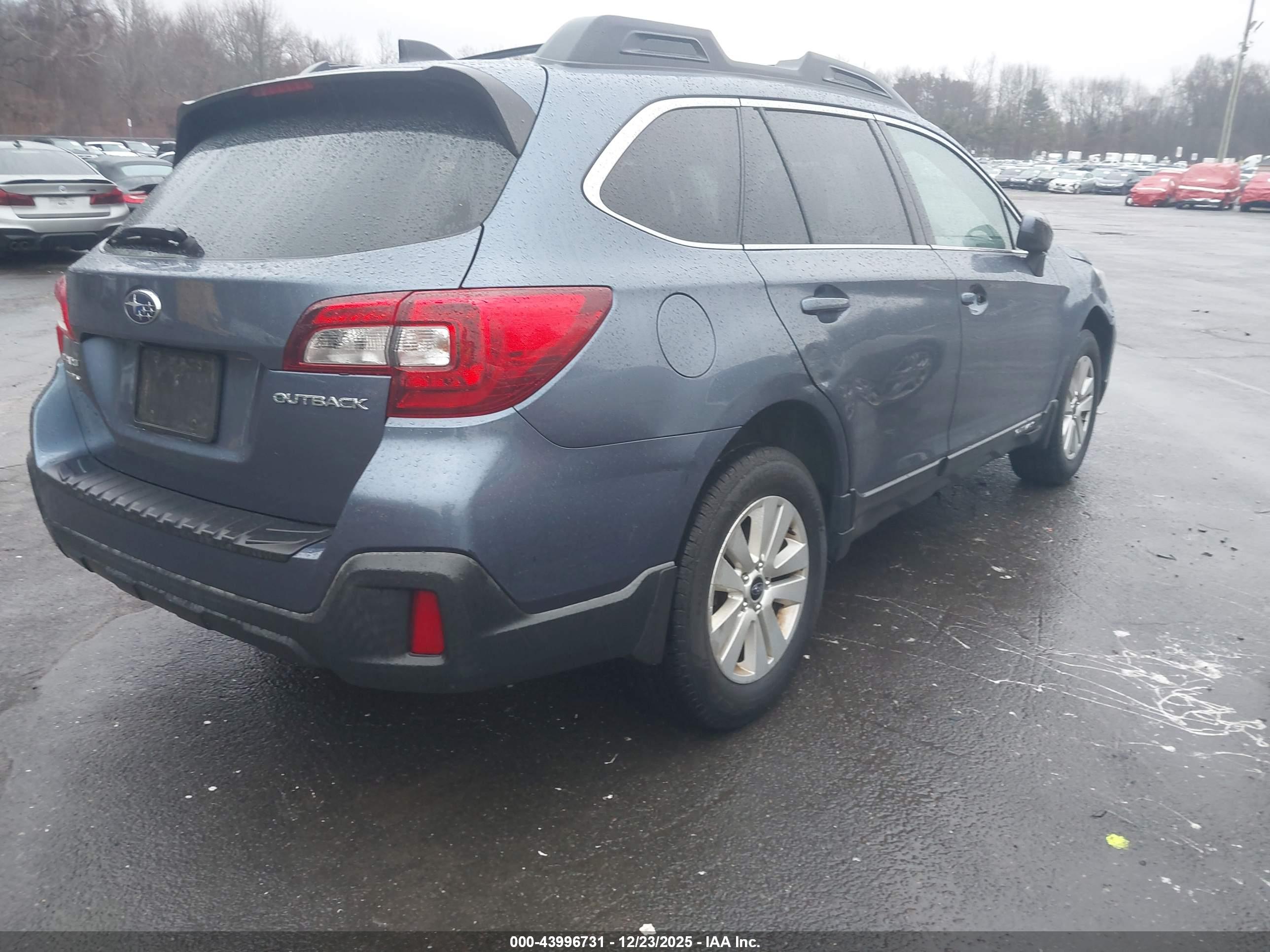 SUBARU OUTBACK image 4