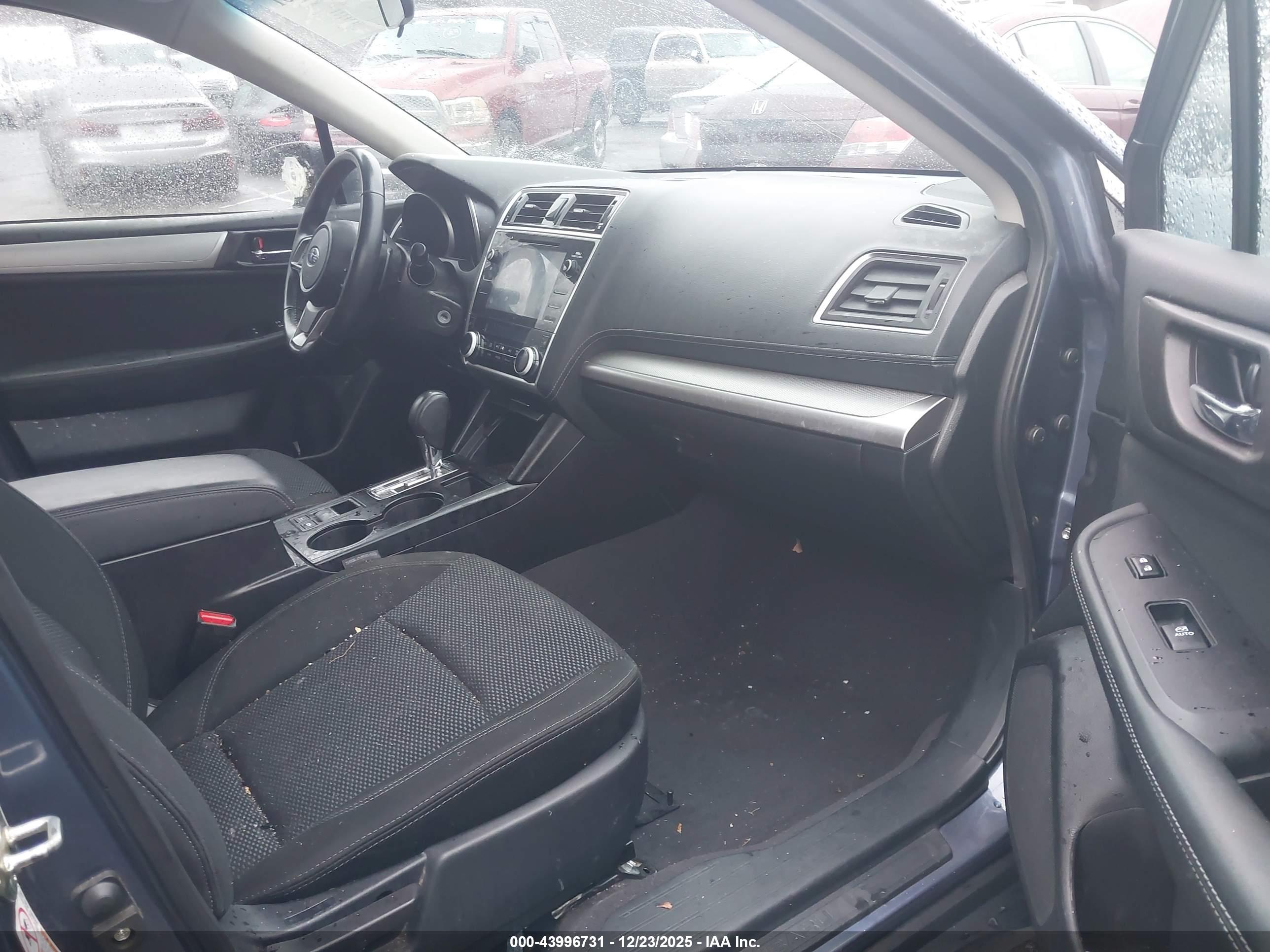 SUBARU OUTBACK image 5