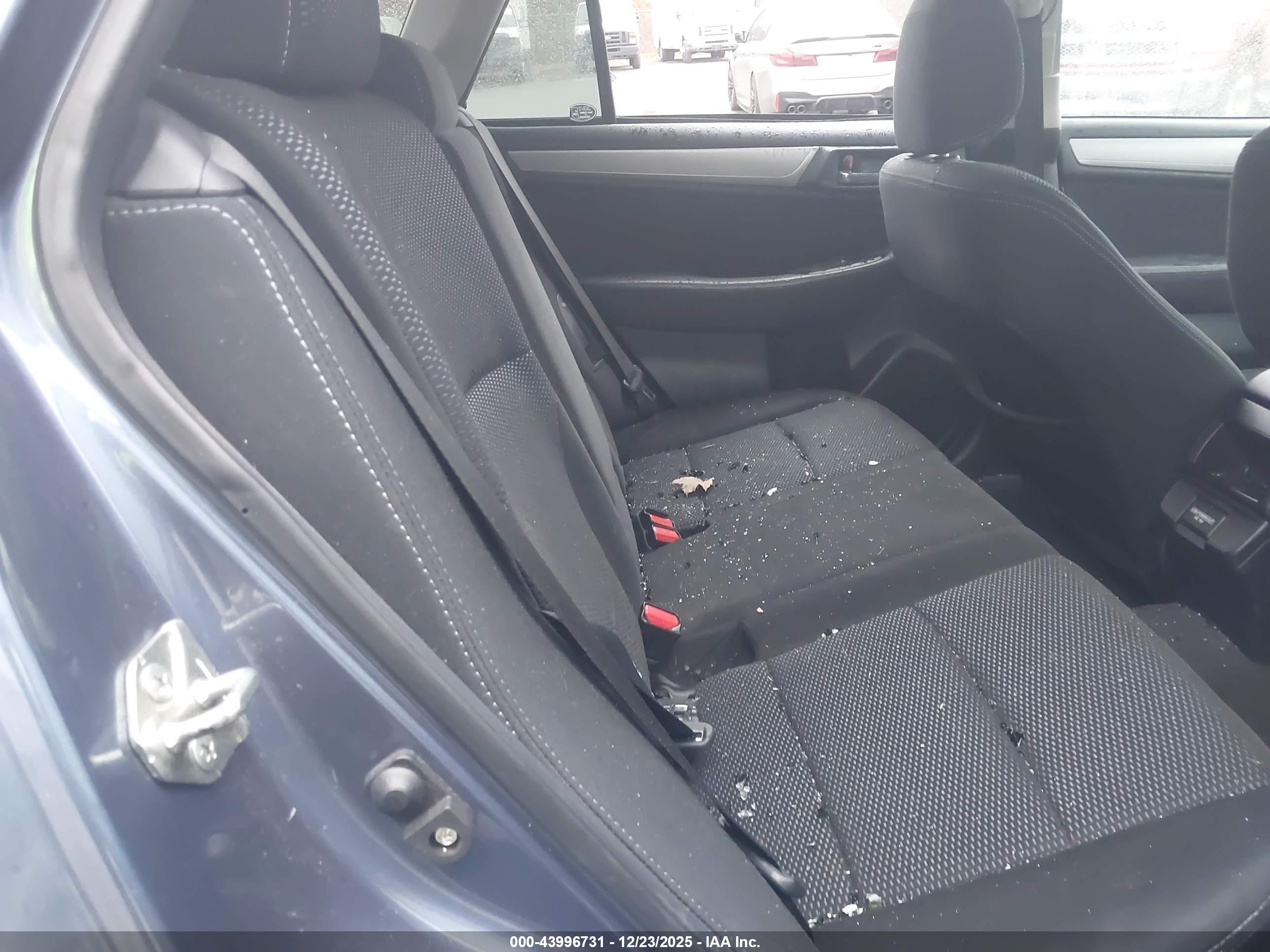 SUBARU OUTBACK image 8