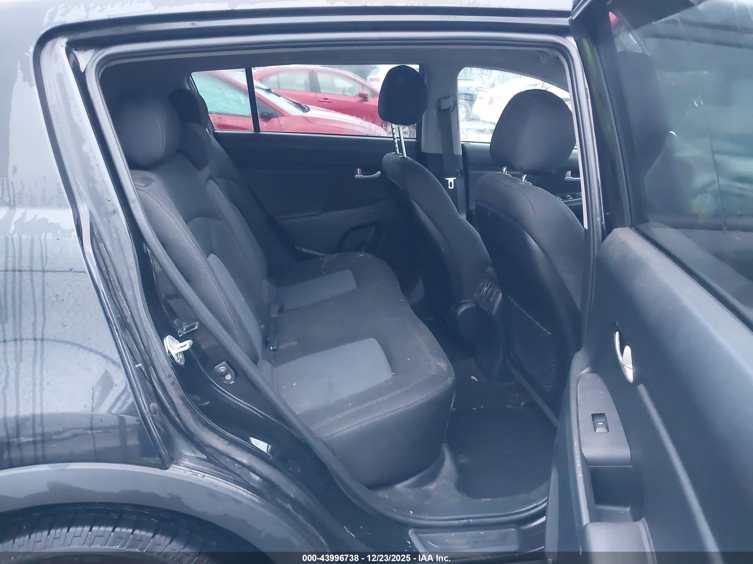 KIA SPORTAGE image 8
