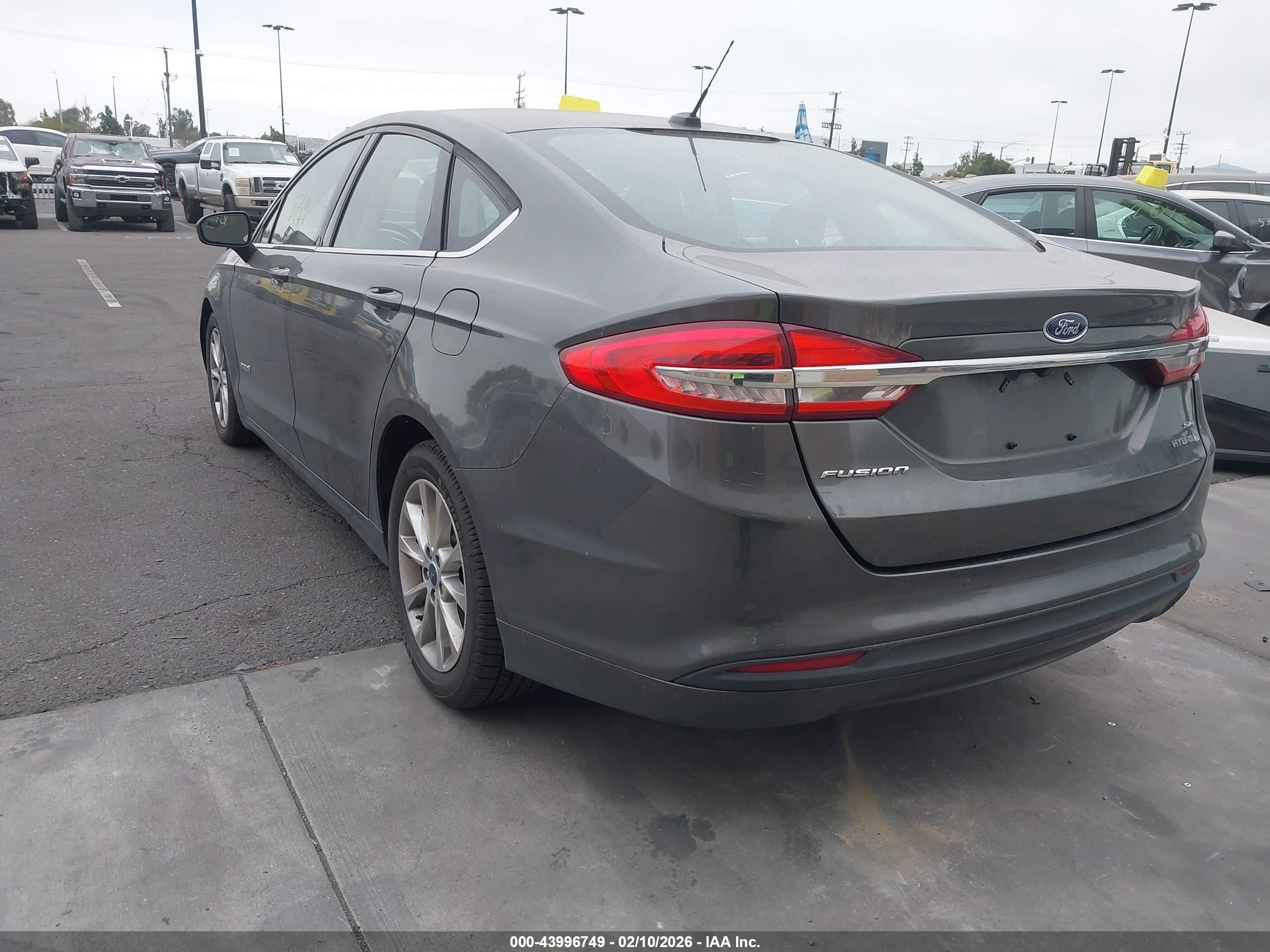 FORD FUSION image 3