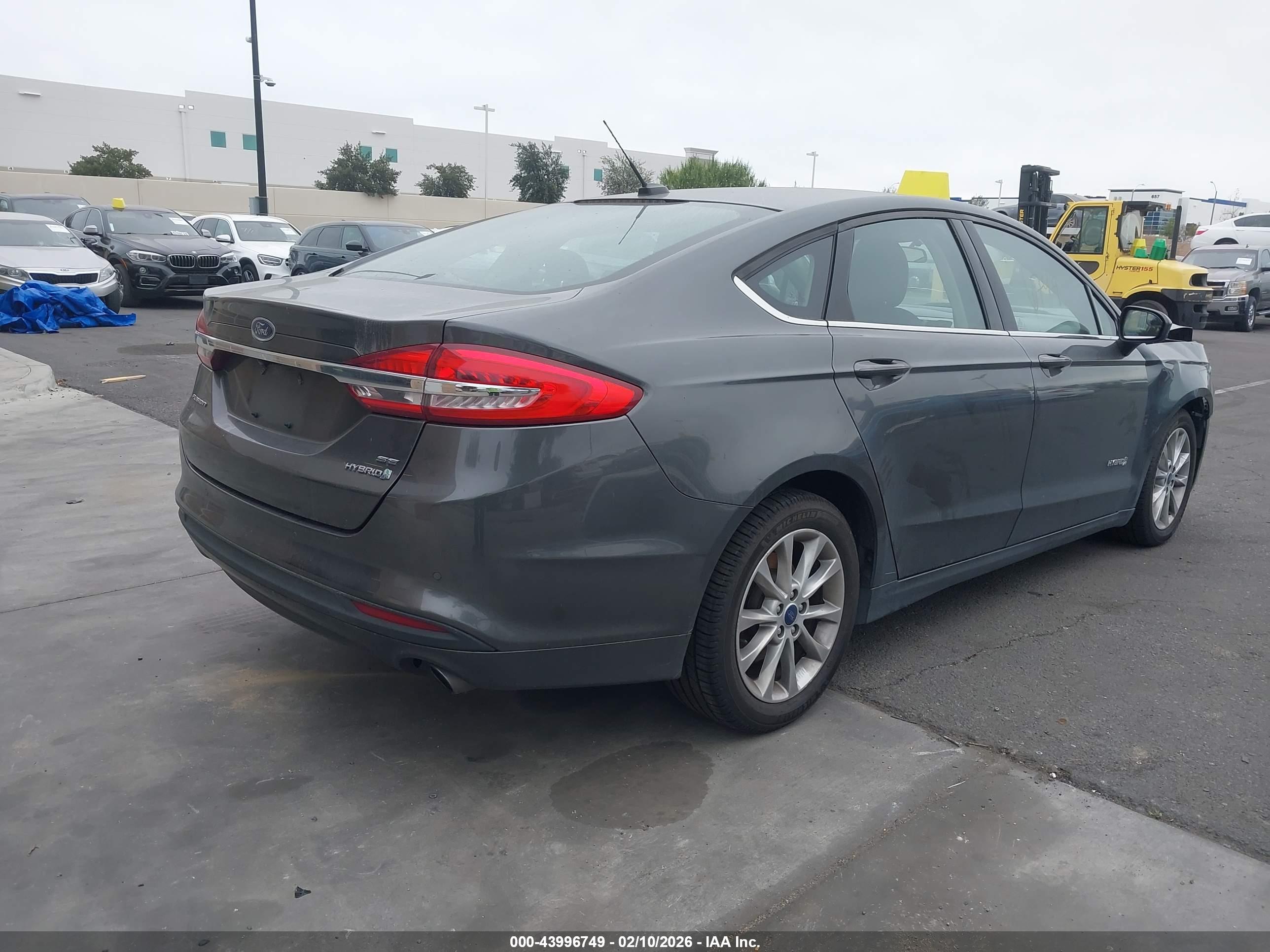 FORD FUSION image 4