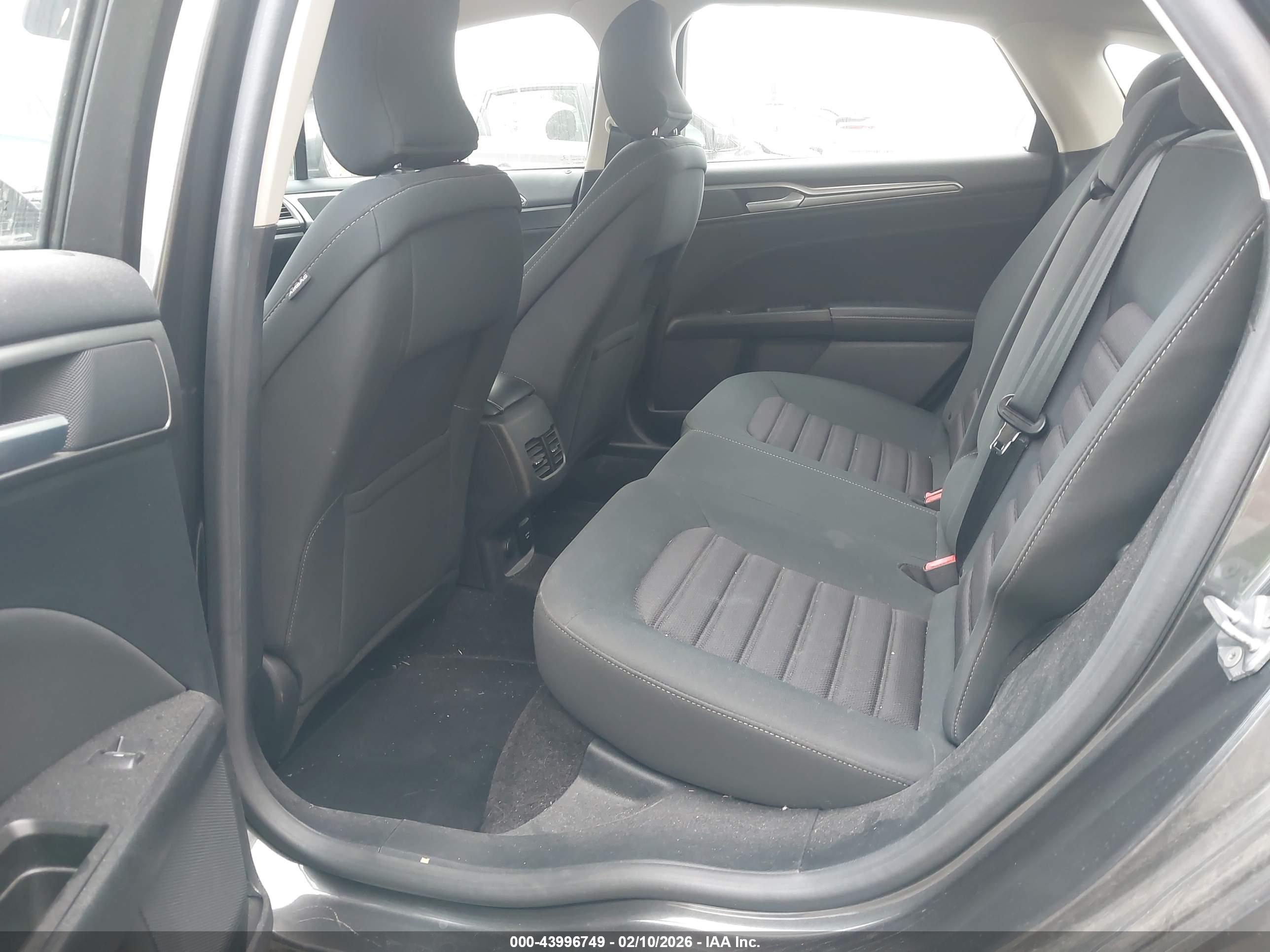 FORD FUSION image 8
