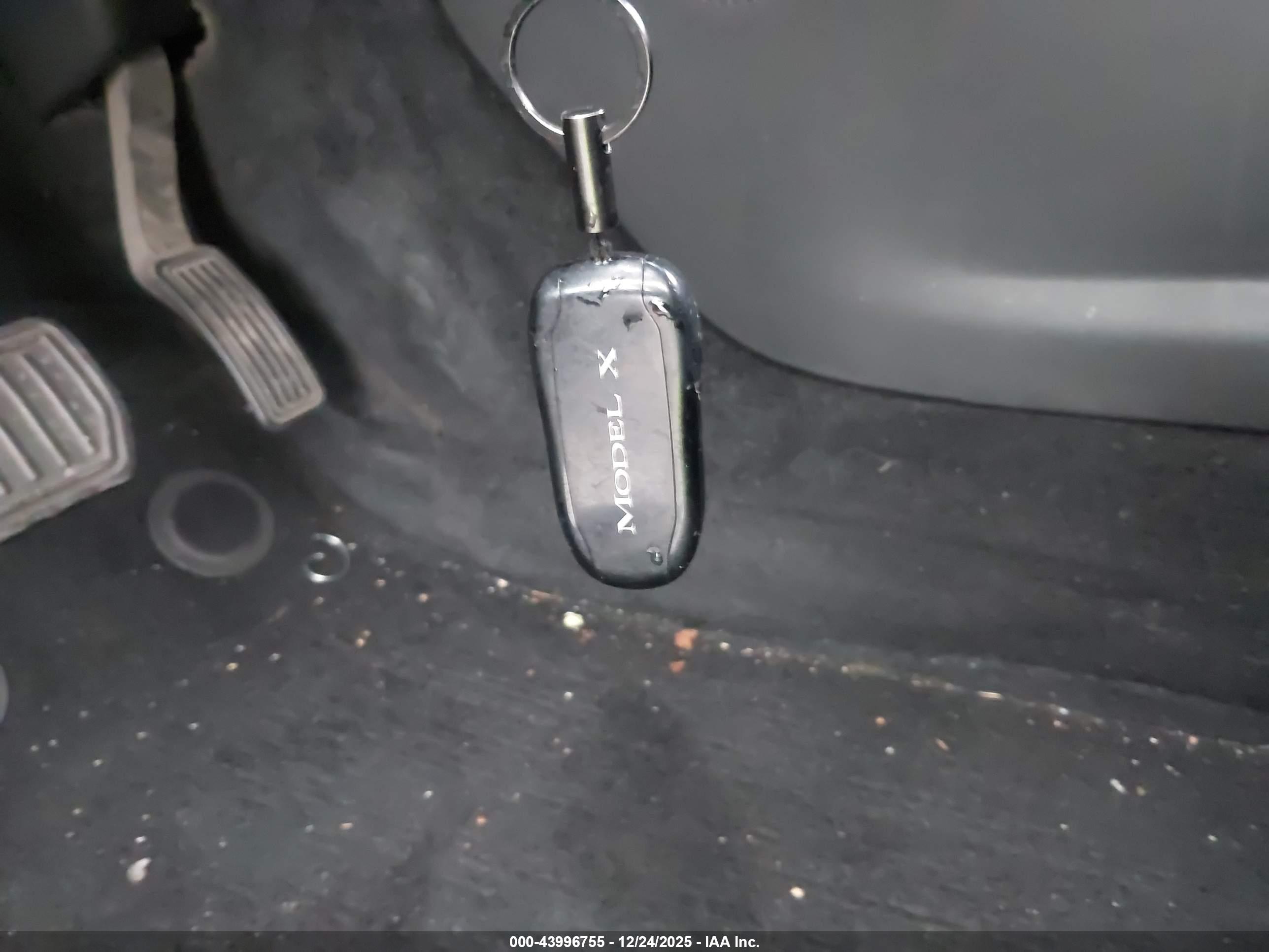 TESLA MODEL image 11