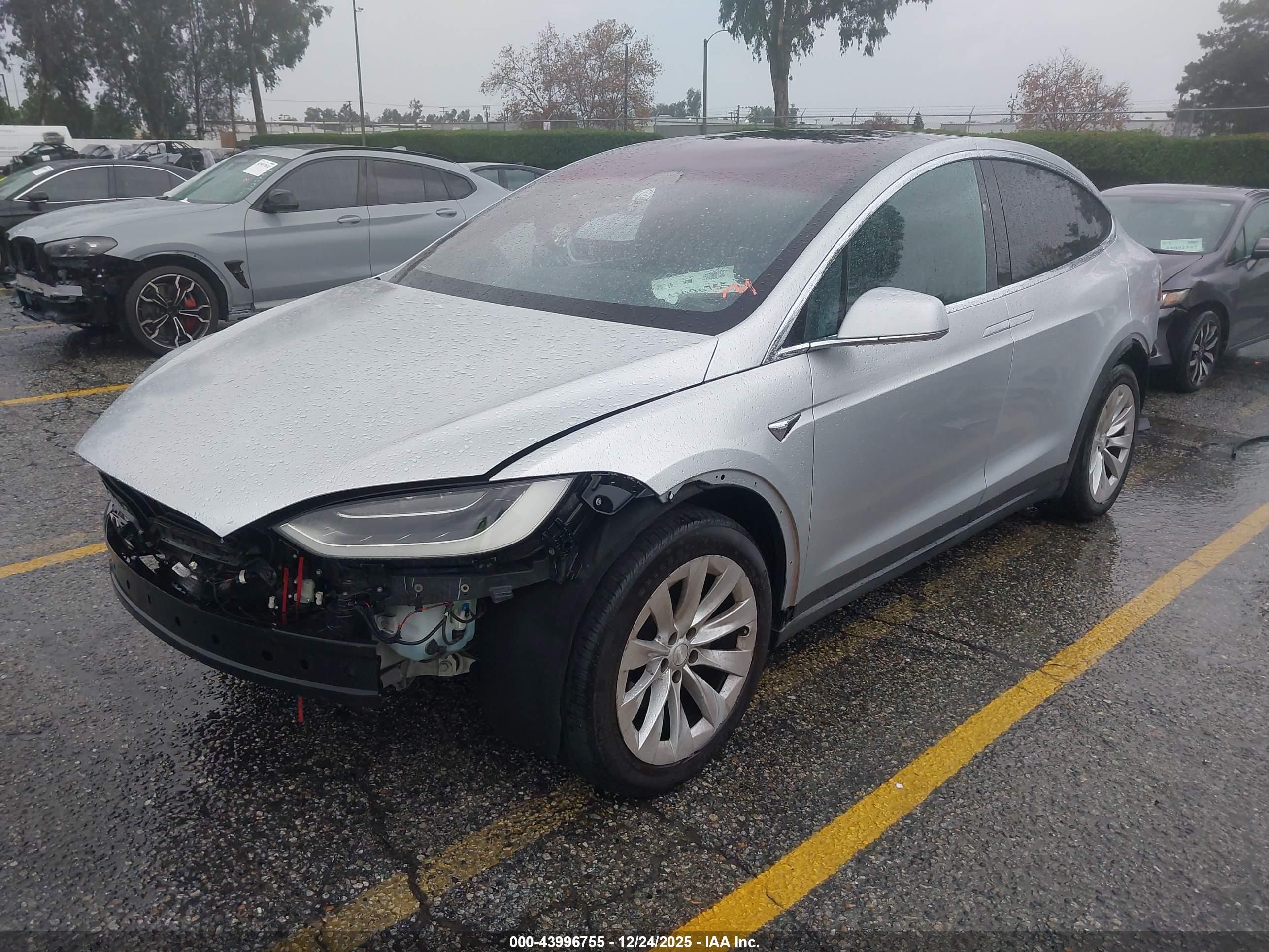 TESLA MODEL image 2
