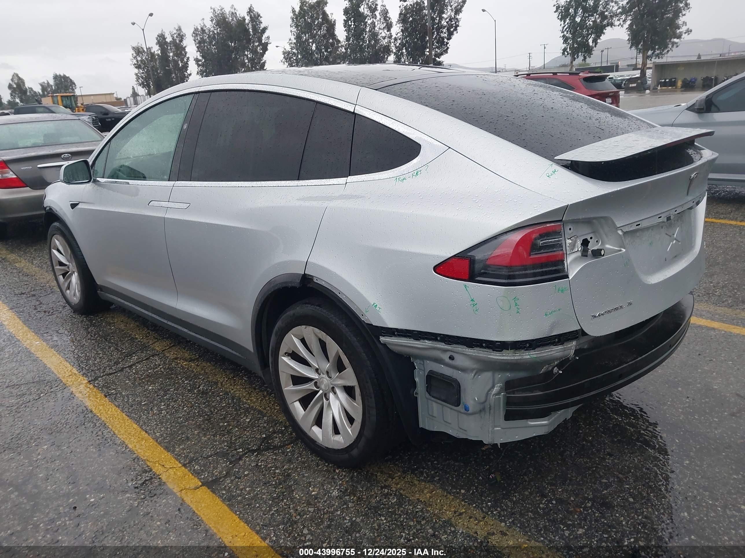 TESLA MODEL image 3
