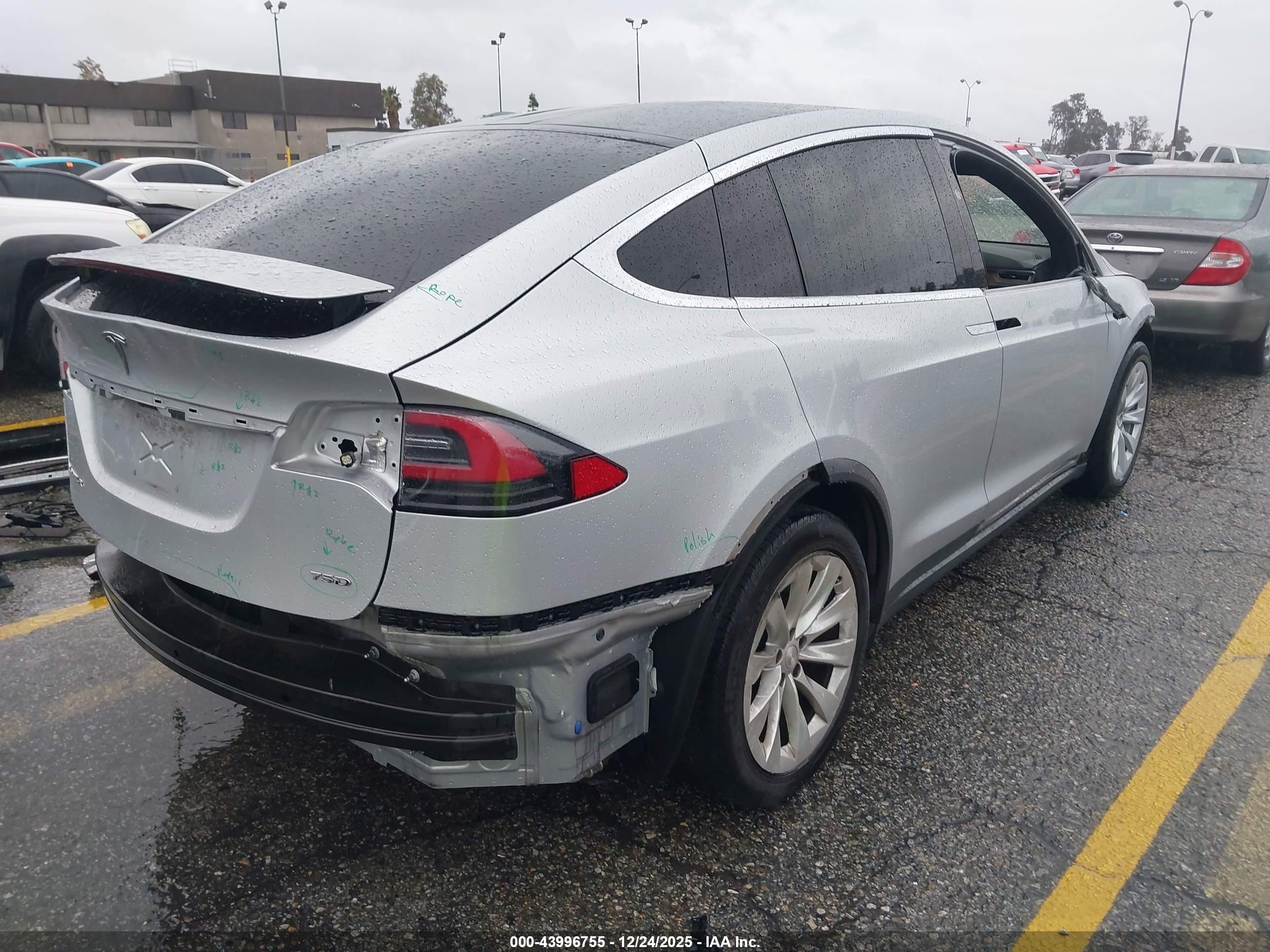 TESLA MODEL image 4