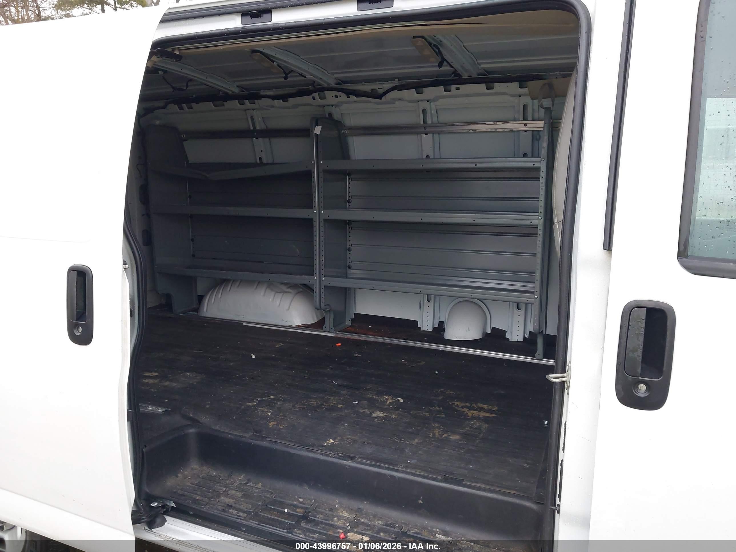 CHEVROLET EXPRESS image 8