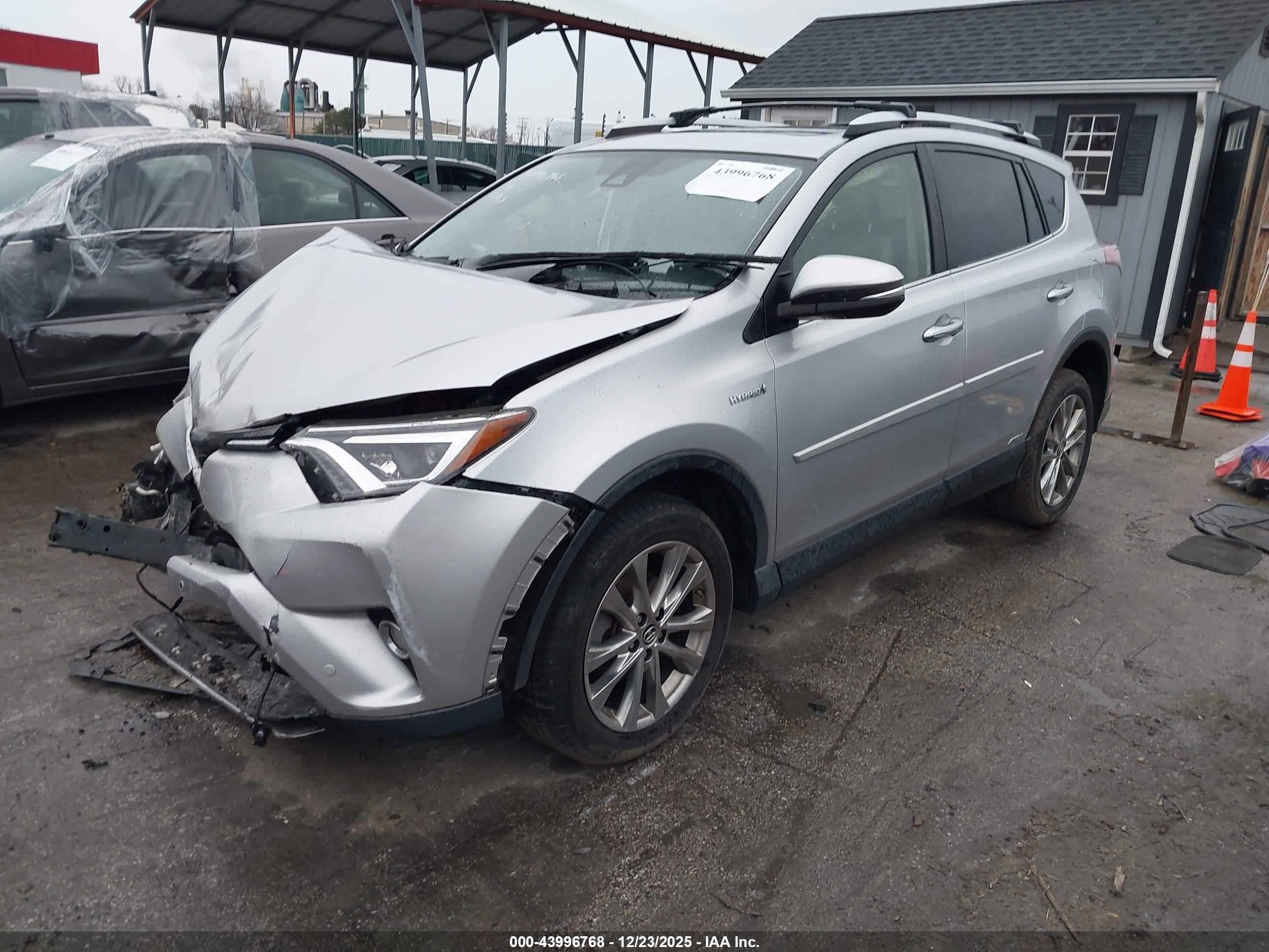 TOYOTA RAV4 image 2