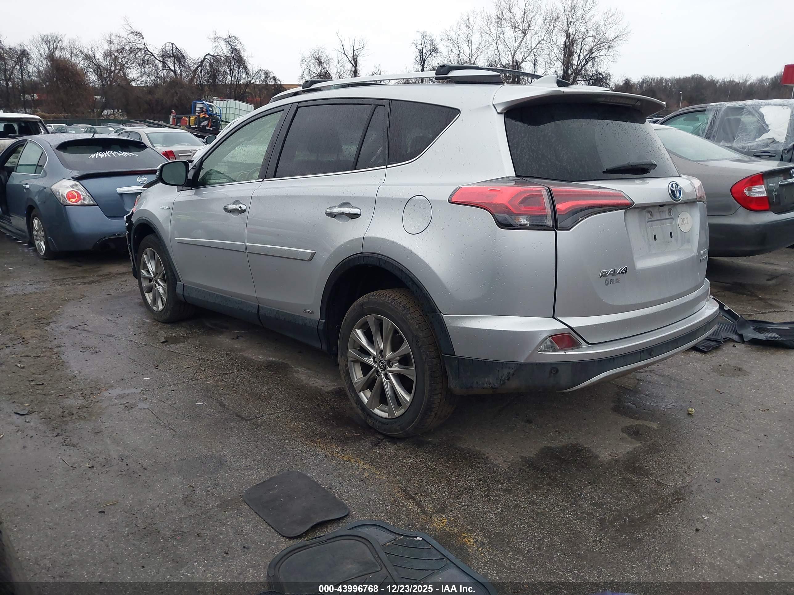 TOYOTA RAV4 image 3