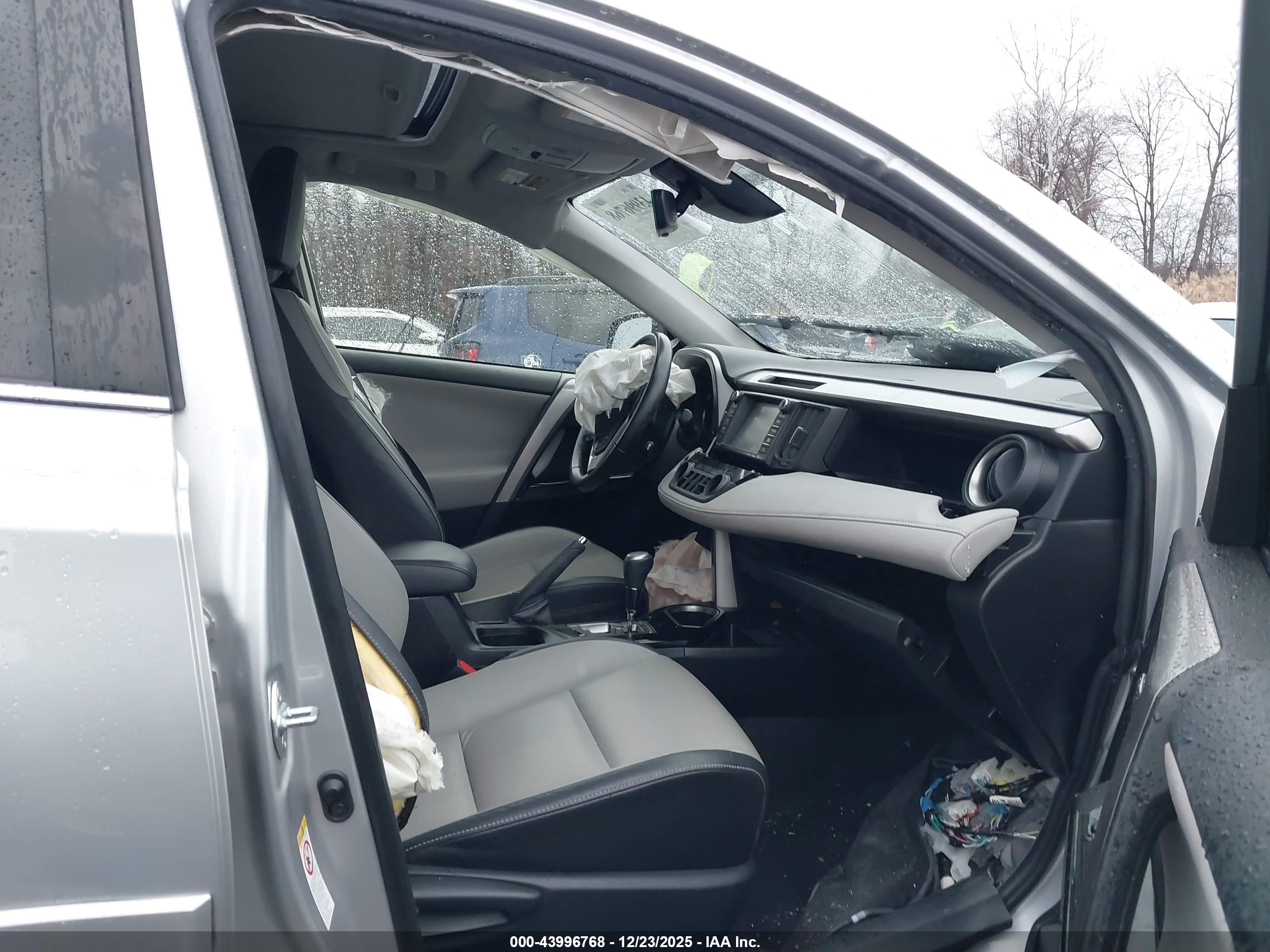 TOYOTA RAV4 image 5