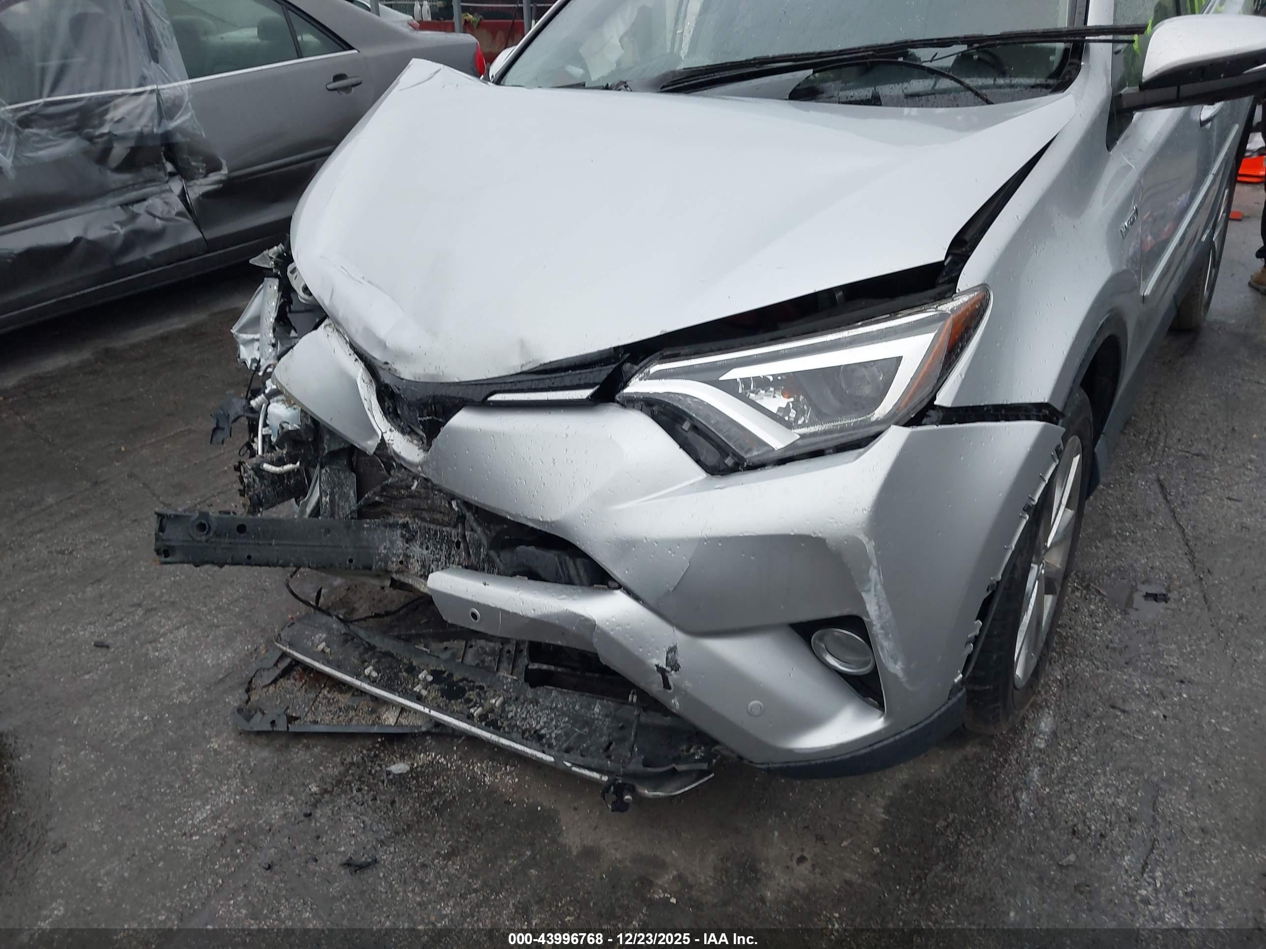 TOYOTA RAV4 image 6
