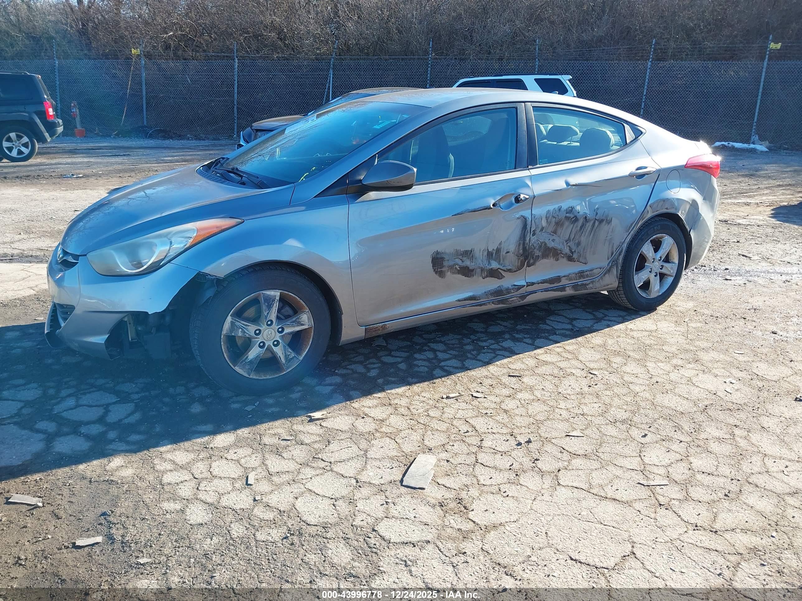 HYUNDAI ELANTRA image 2