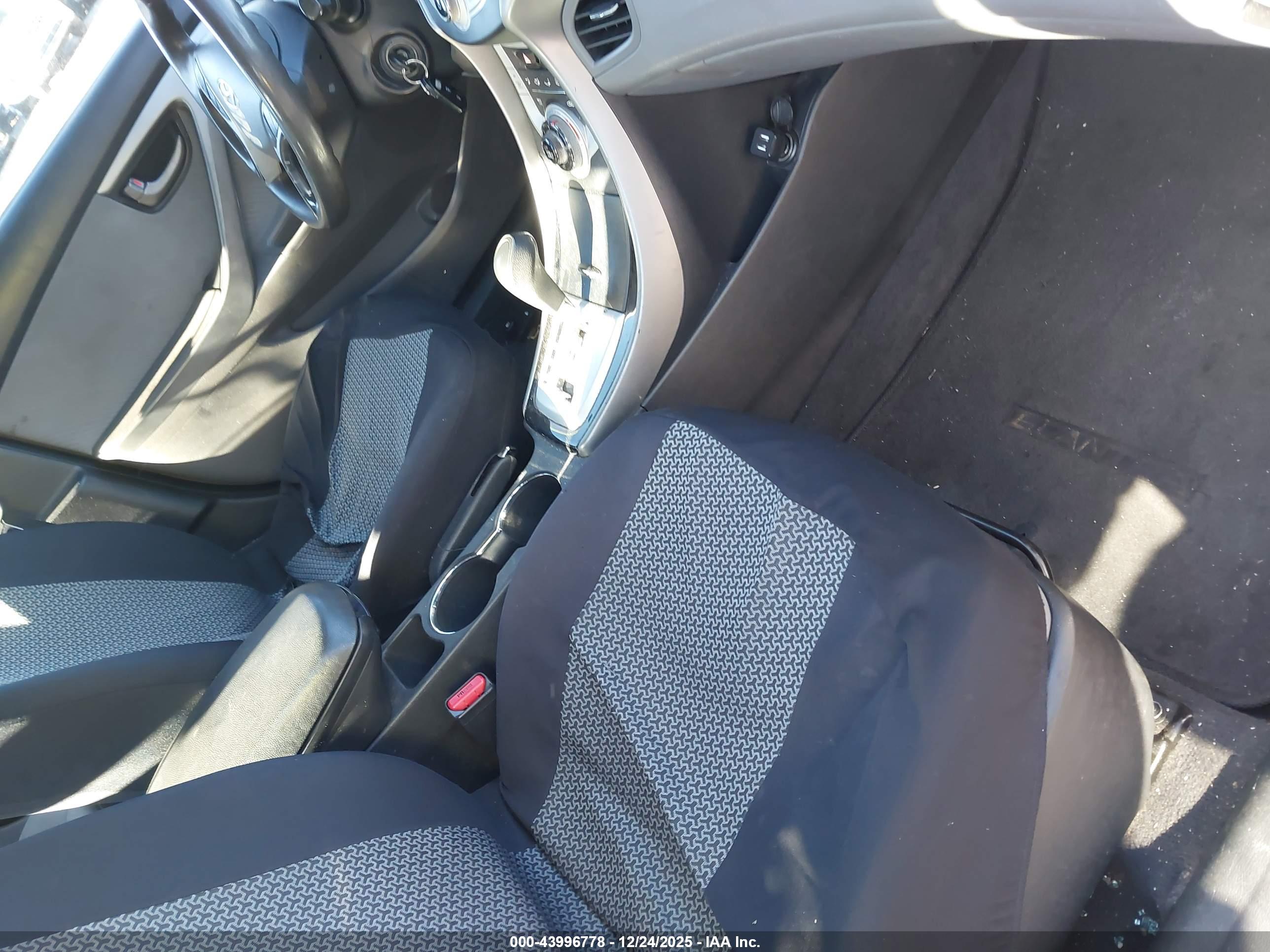 HYUNDAI ELANTRA image 5
