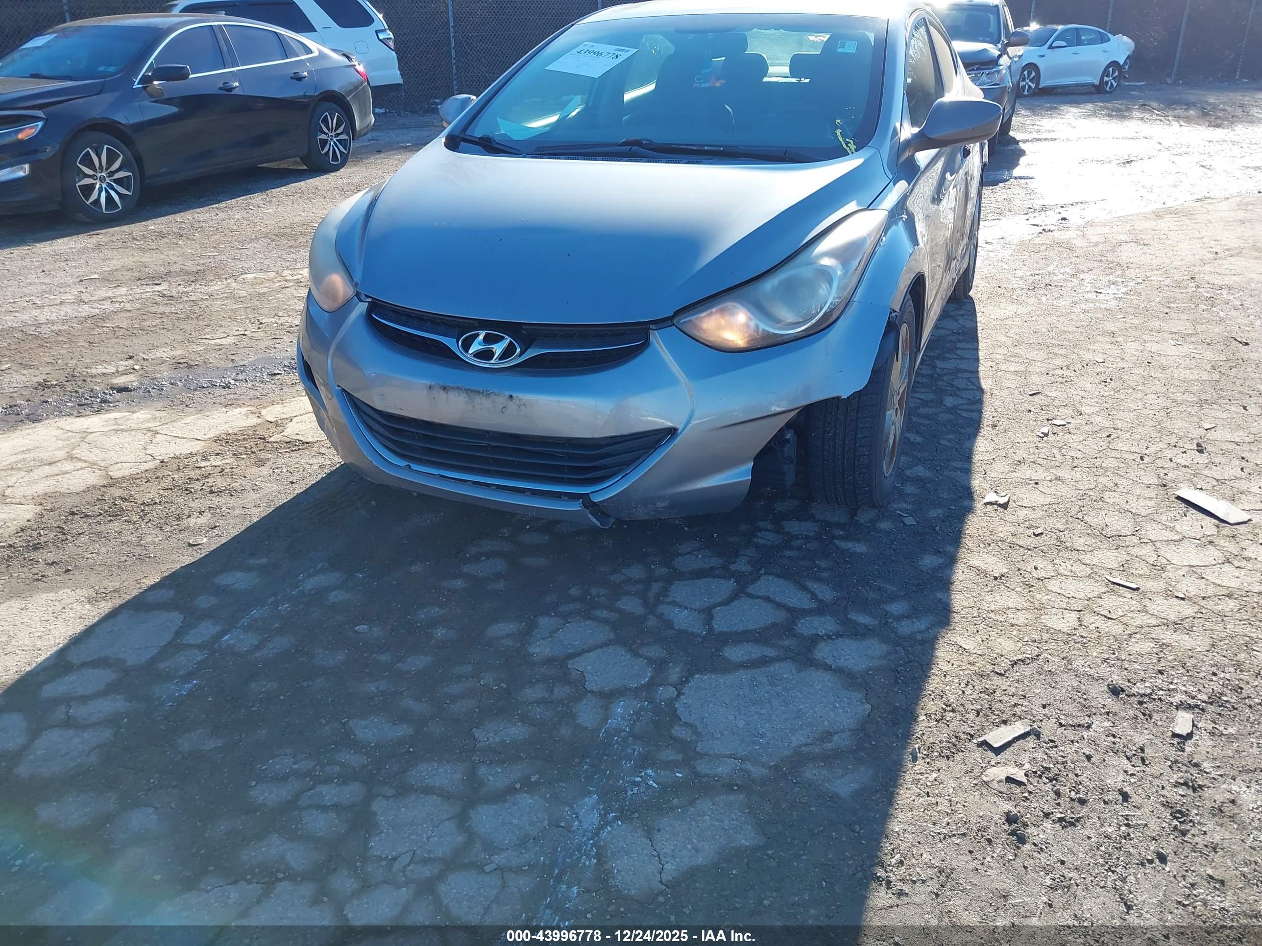 HYUNDAI ELANTRA image 6