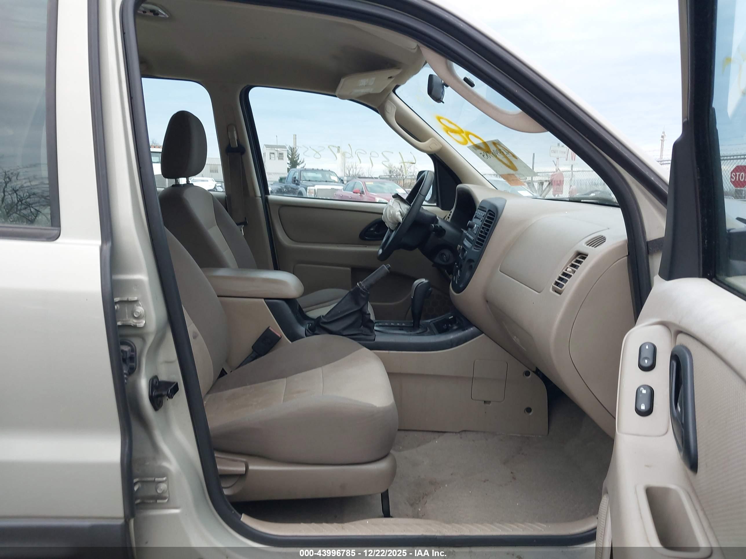 FORD ESCAPE image 5