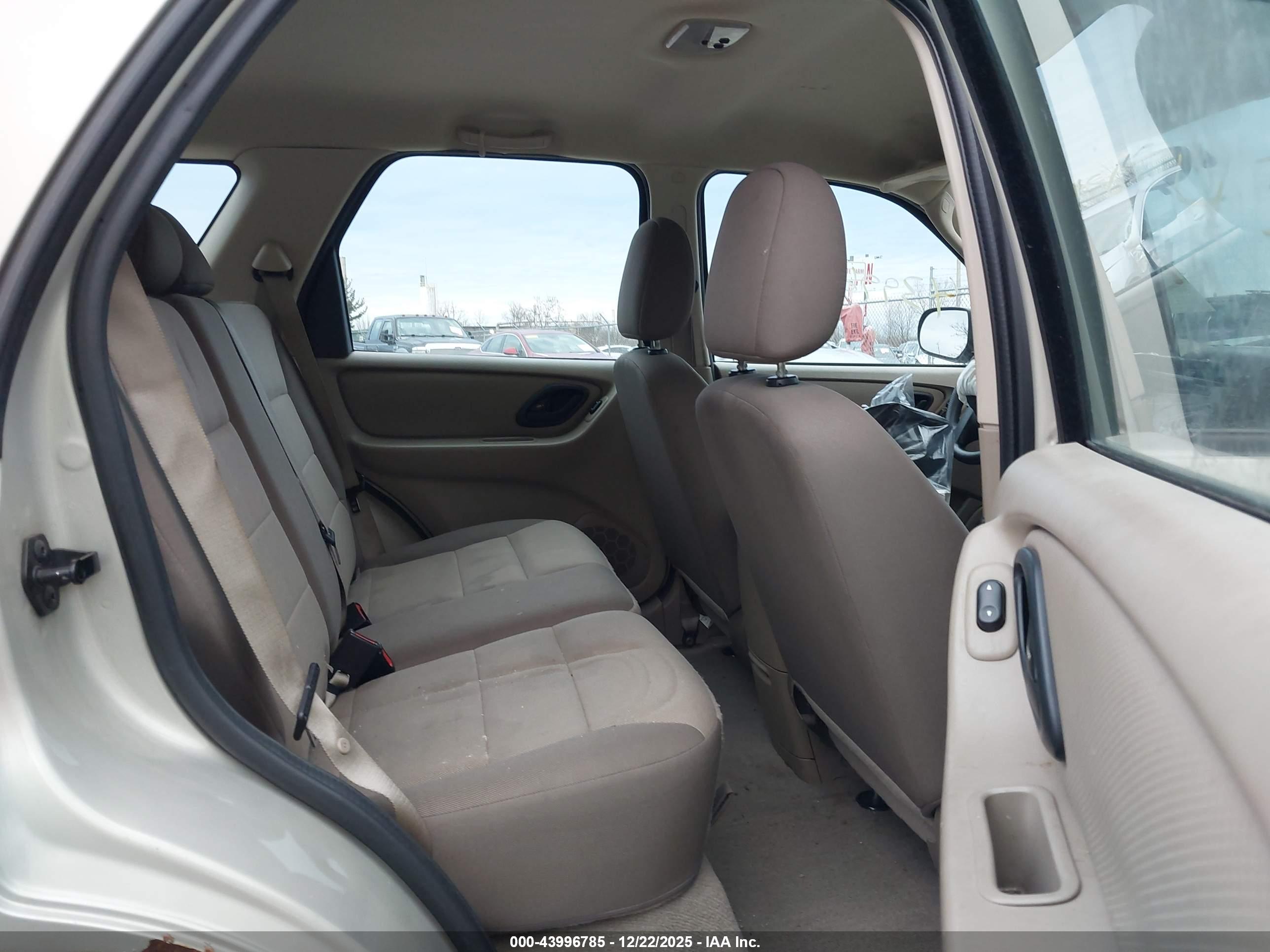 FORD ESCAPE image 8