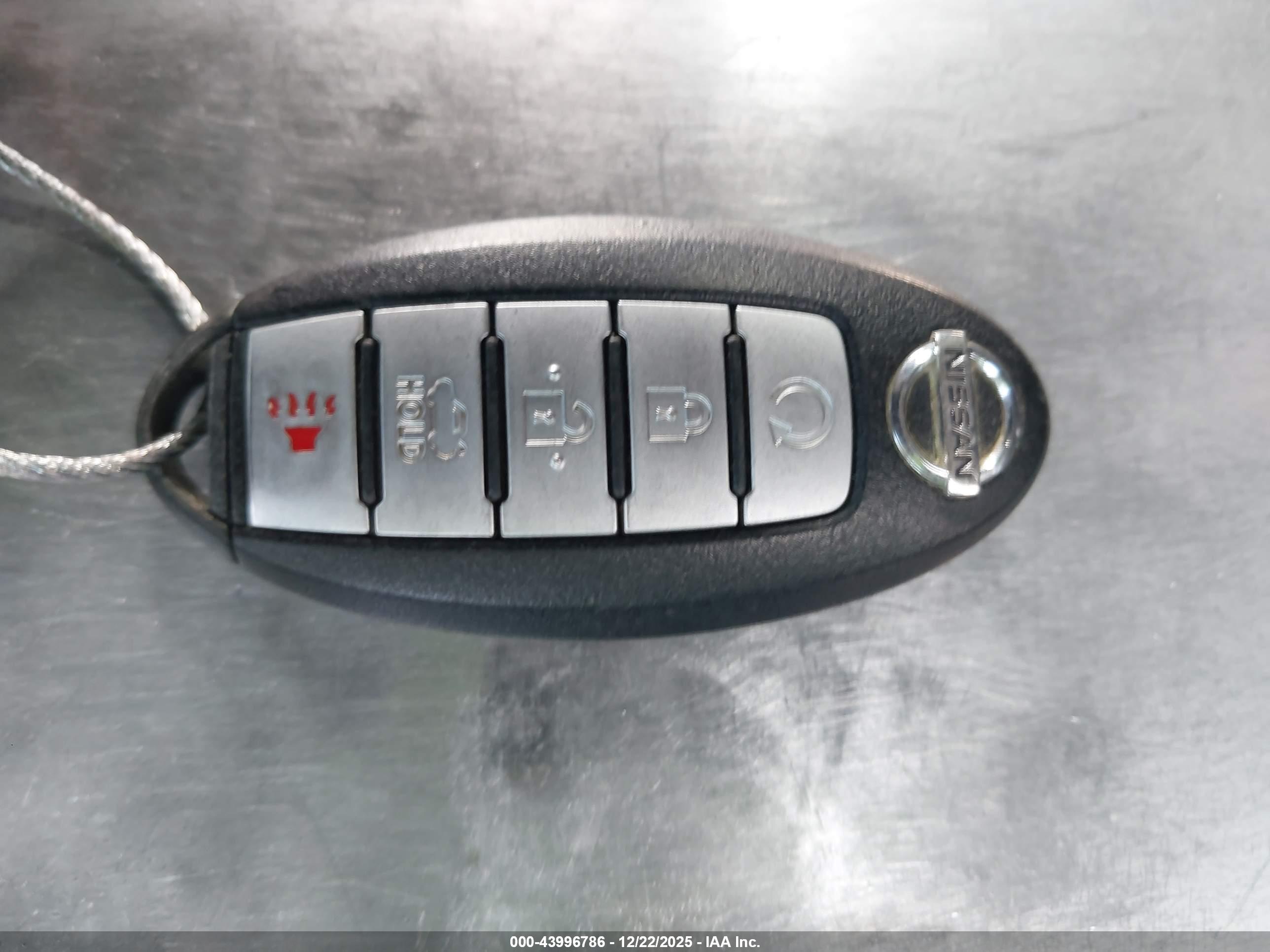 NISSAN MAXIMA image 11
