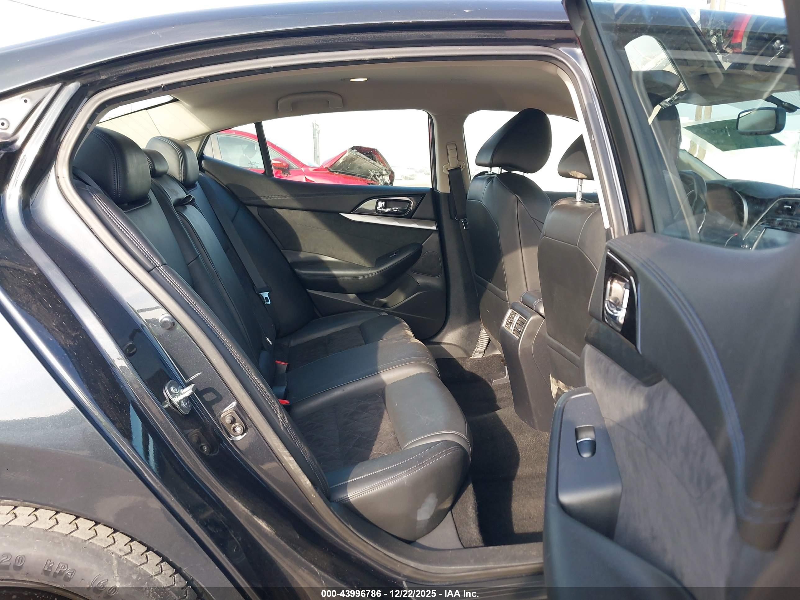 NISSAN MAXIMA image 8