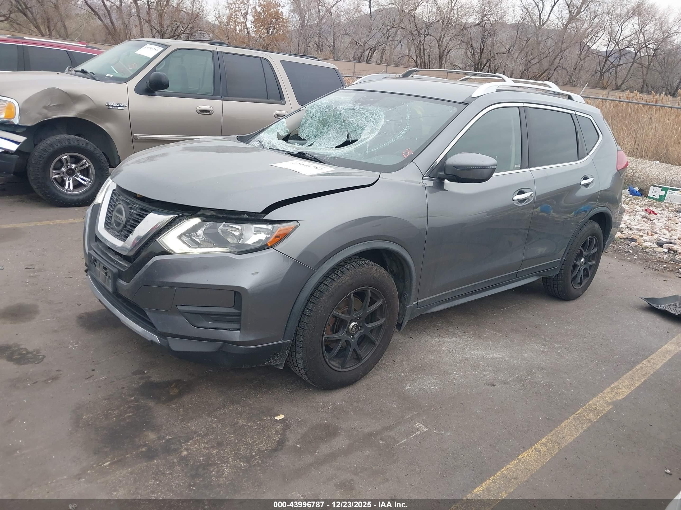 NISSAN ROGUE image 2