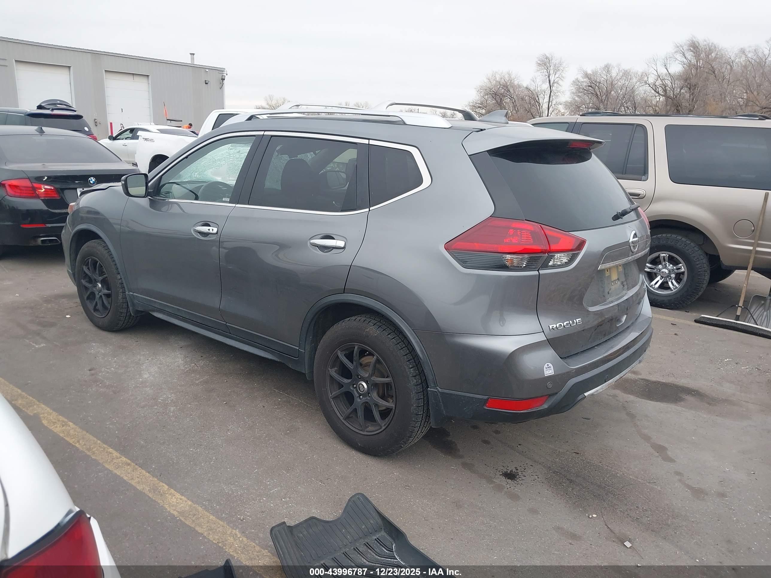NISSAN ROGUE image 3