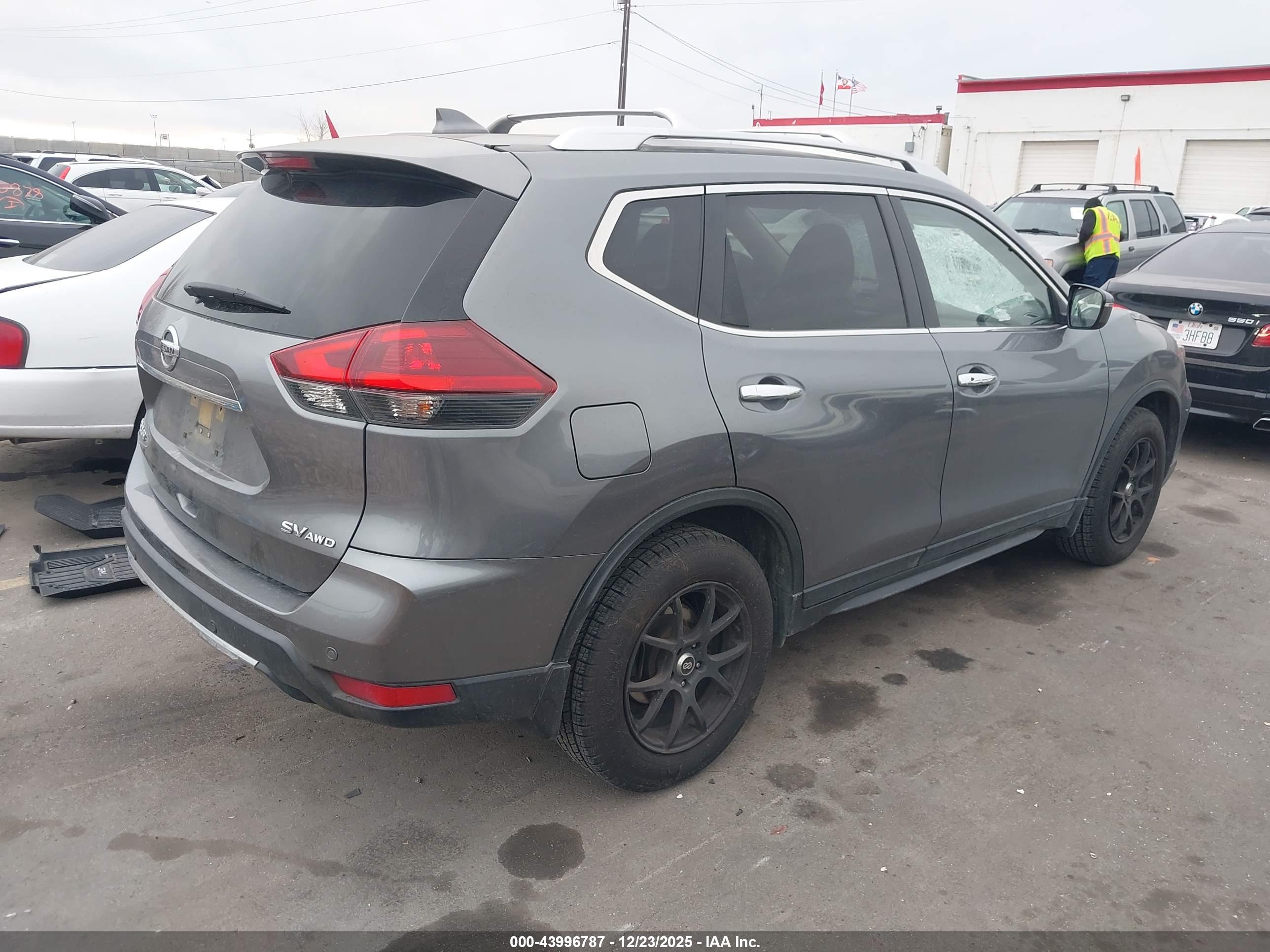 NISSAN ROGUE image 4